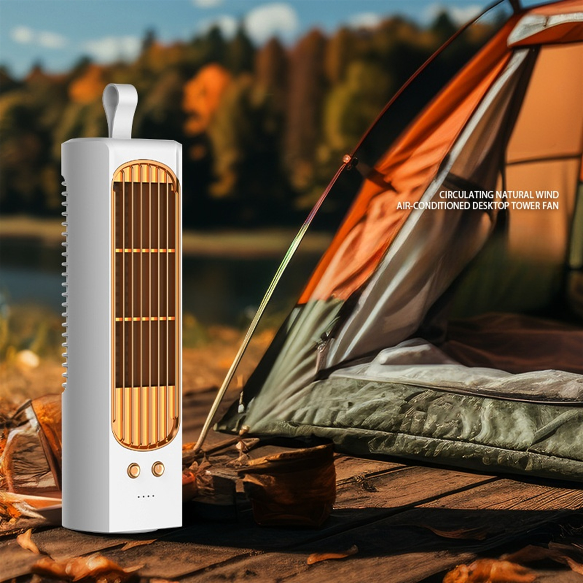 Weißer Turmventilator mit Griff neben einem Zelt und verschwommenem Waldboden.