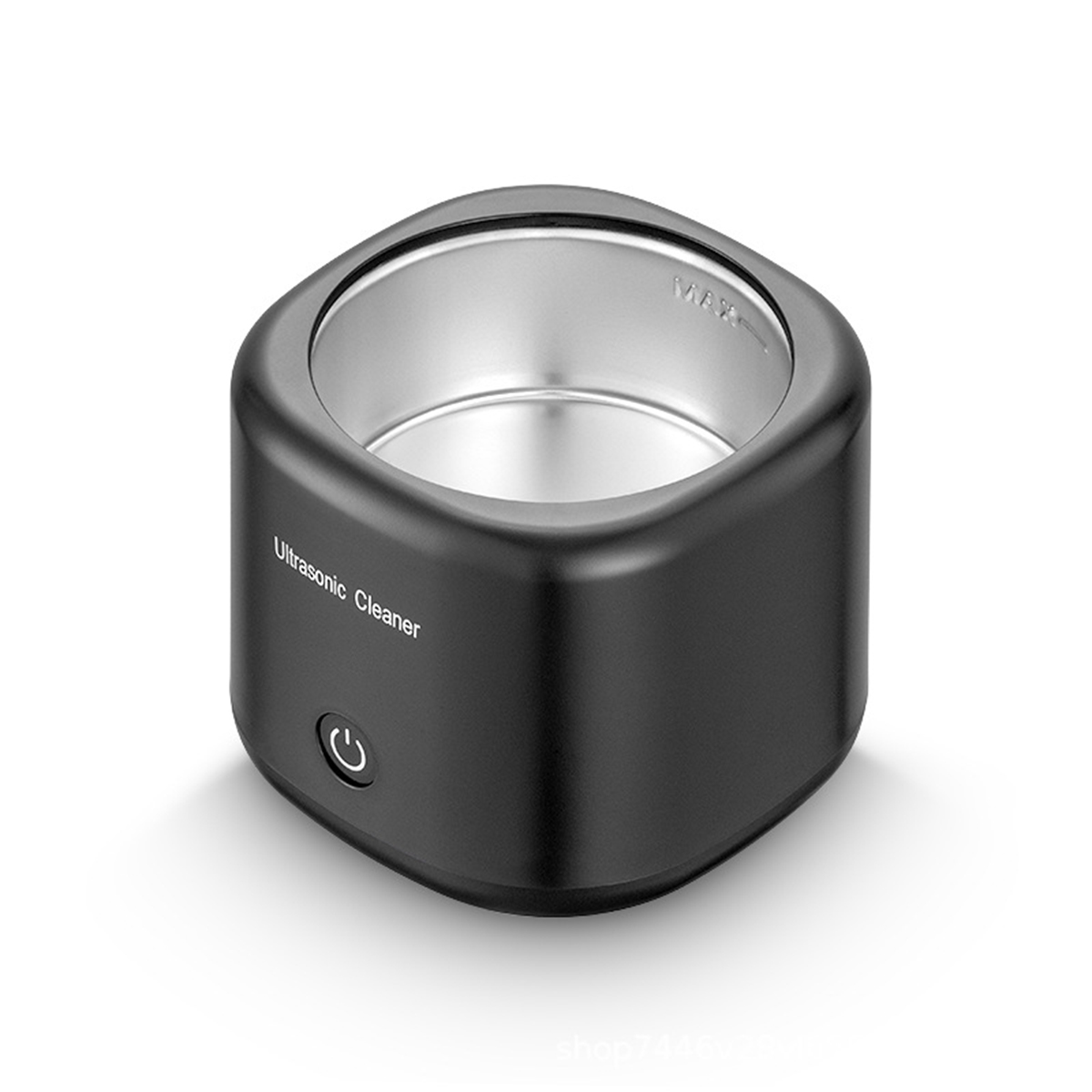 Schwarzer Ultraschallreiniger mit Power-Taste. Weißer Hintergrund, glänzende Oberfläche.