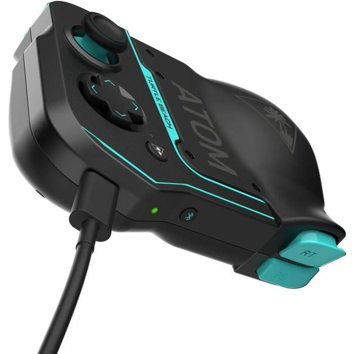 Un controller di gioco nero con un cavo, con accenti blu. Il controller è angolato.
