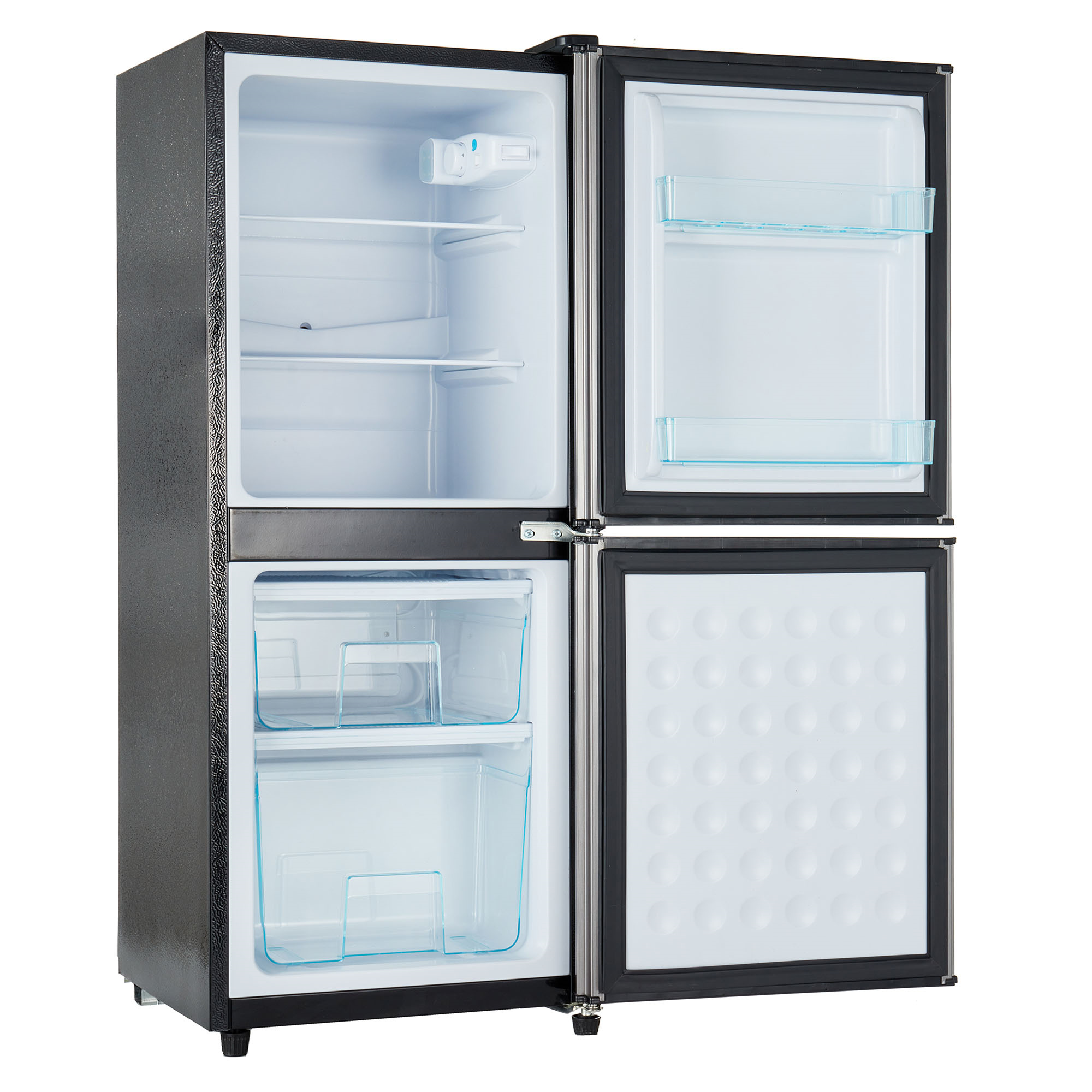 Schwarzer Mini-Kühlschrank mit geöffneten Türen, Regale sichtbar.