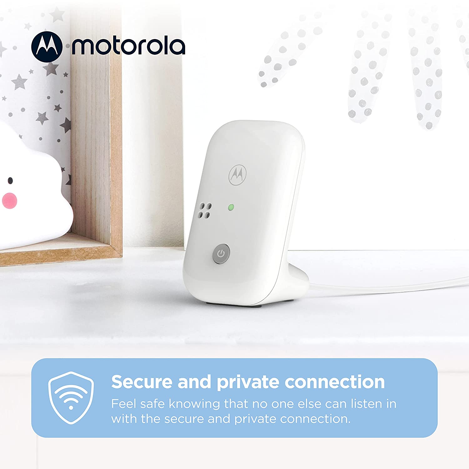 Weißer Babyphone mit Motorola-Logo. Nahaufnahme.