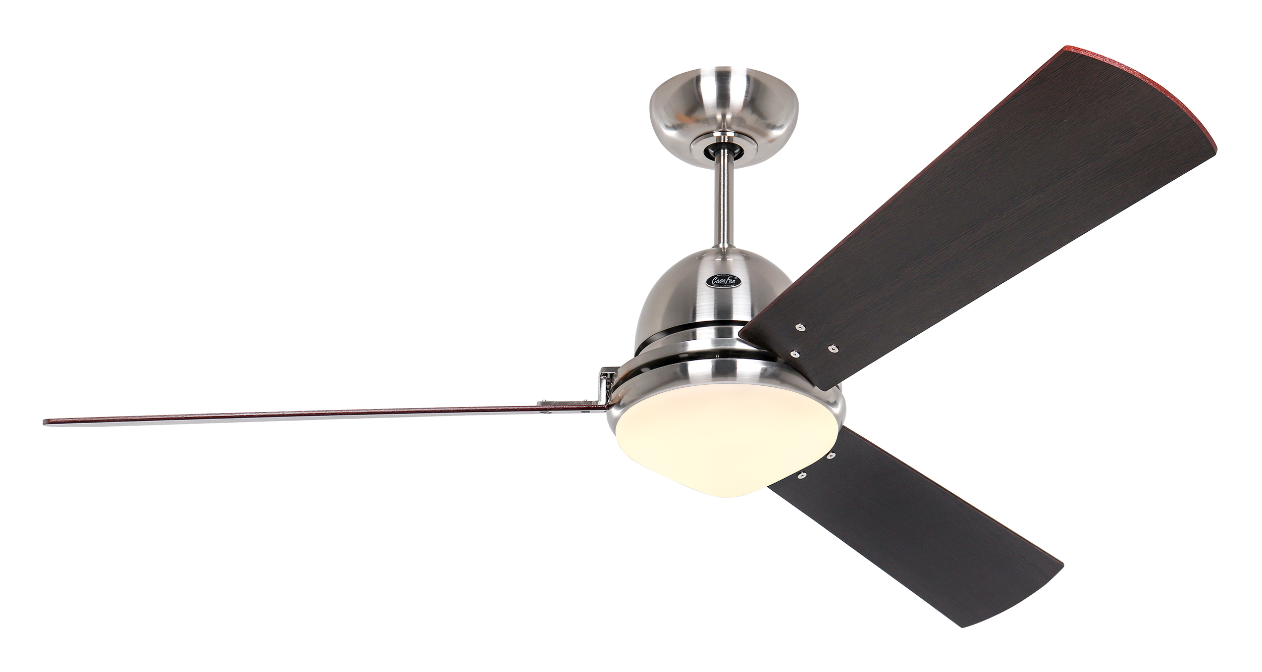 Ein silberner Deckenventilator mit dunklen Flügeln und einer Leuchte.