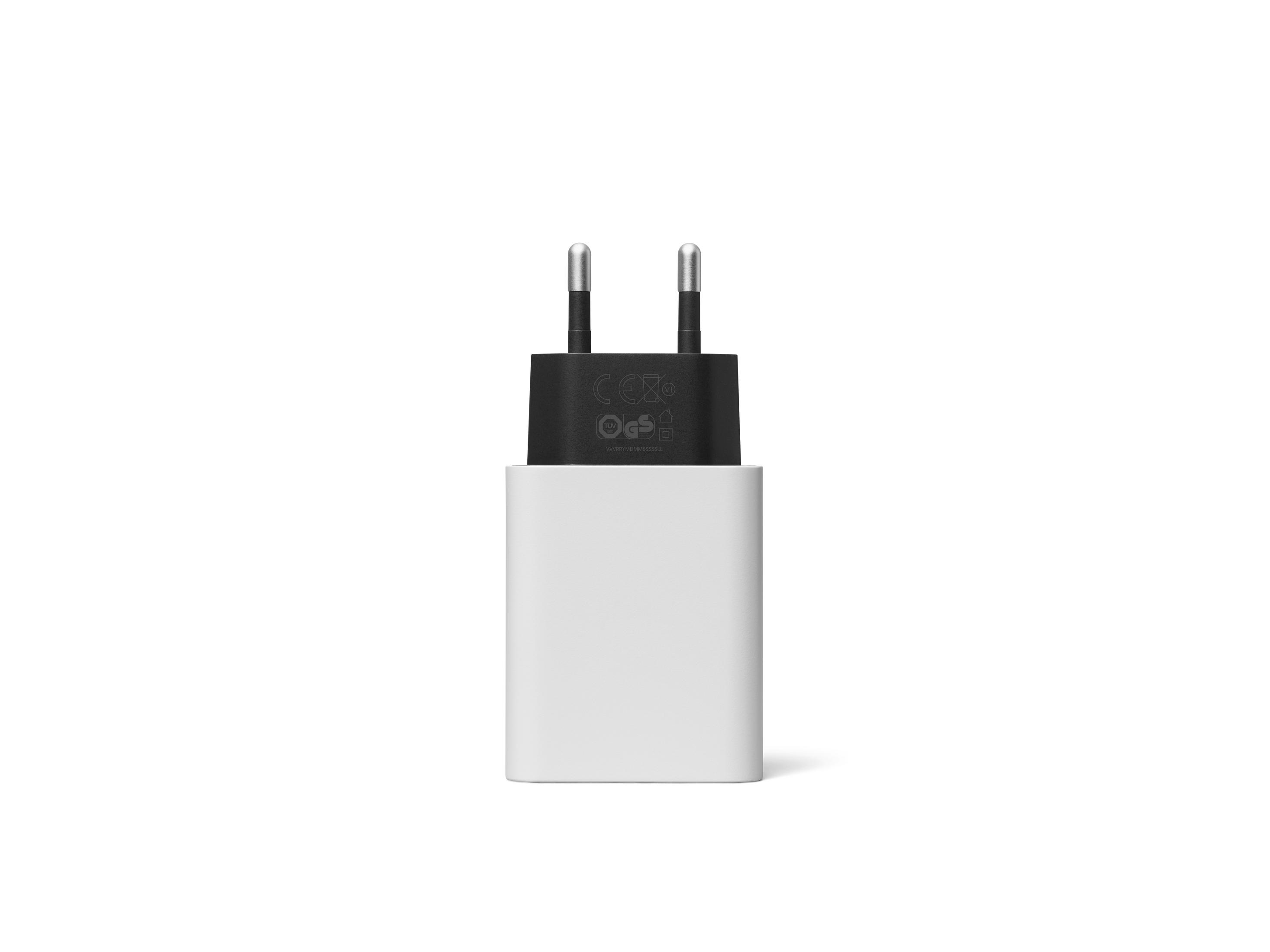Cargador de teléfono blanco con dos clavijas.