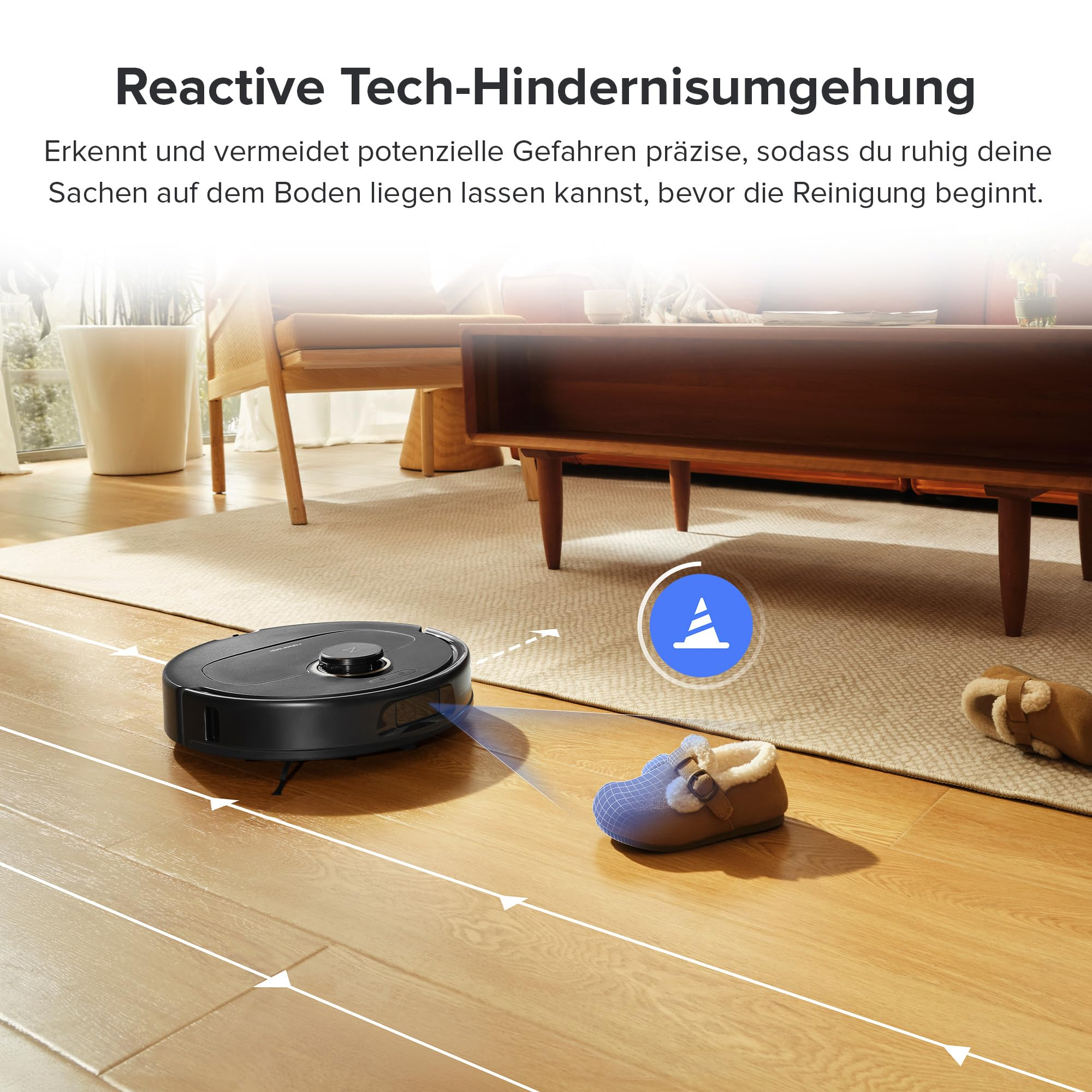 Roboter-Staubsauger auf Holzboden, weicht Schuh aus, mit Grafik und Text-Overlay.