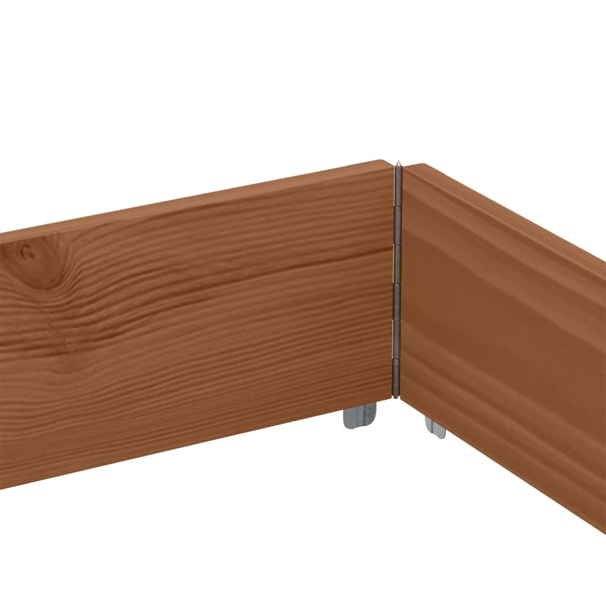Assi di legno con cerniera, in un angolo, su sfondo bianco.