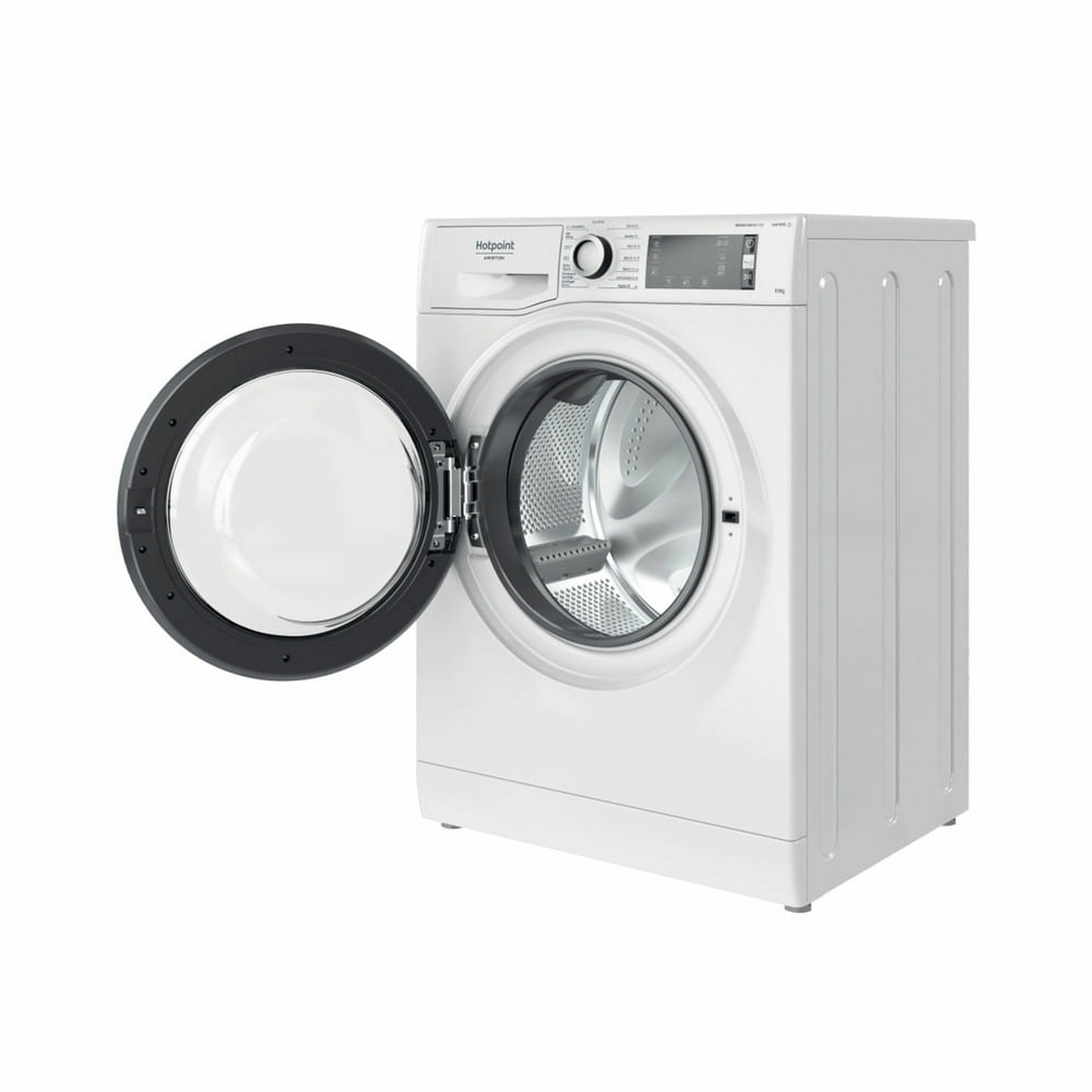 Lavatrice Hotpoint bianca. La porta è aperta, mostra il cestello. Sfondo bianco.