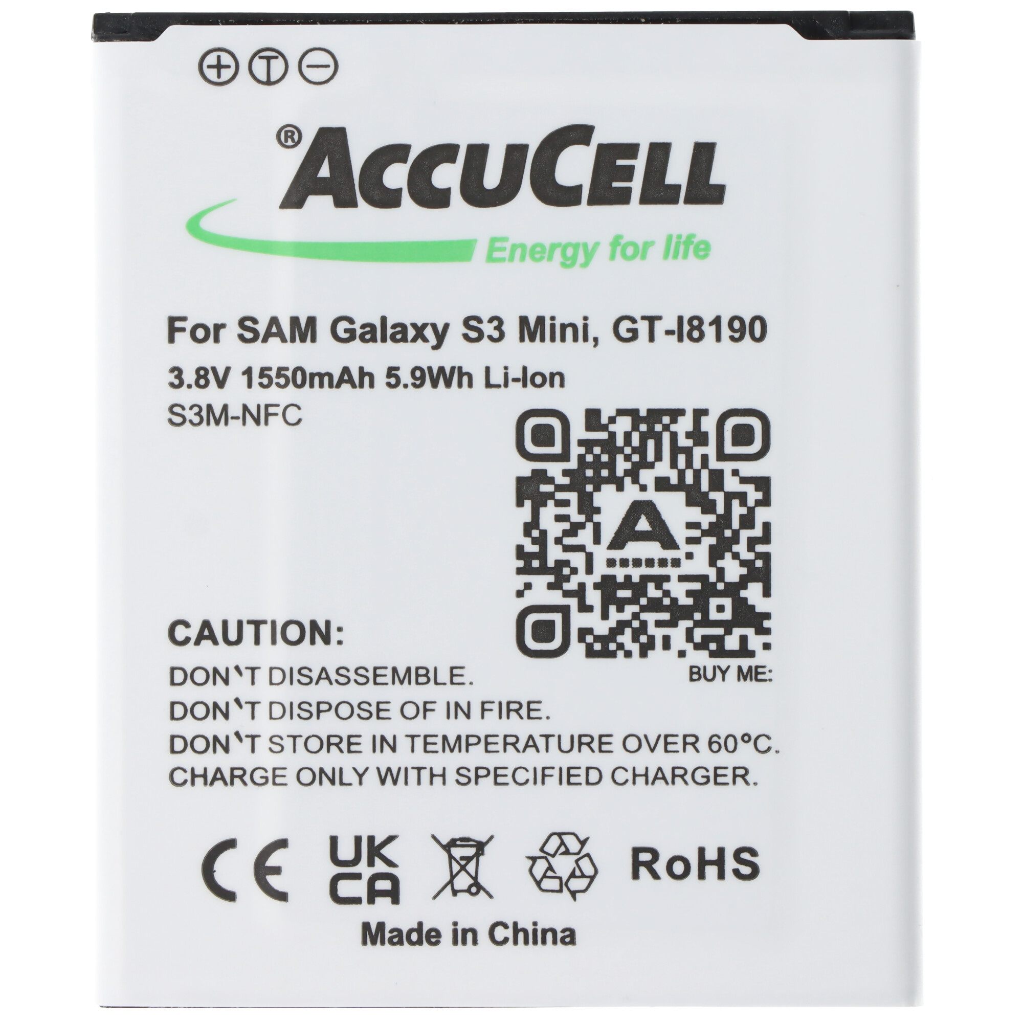 Weiße AccuCell-Batterie mit grünem Logo und Text, zusammen mit einem QR-Code und Warnhinweisen auf weißem Hintergrund.