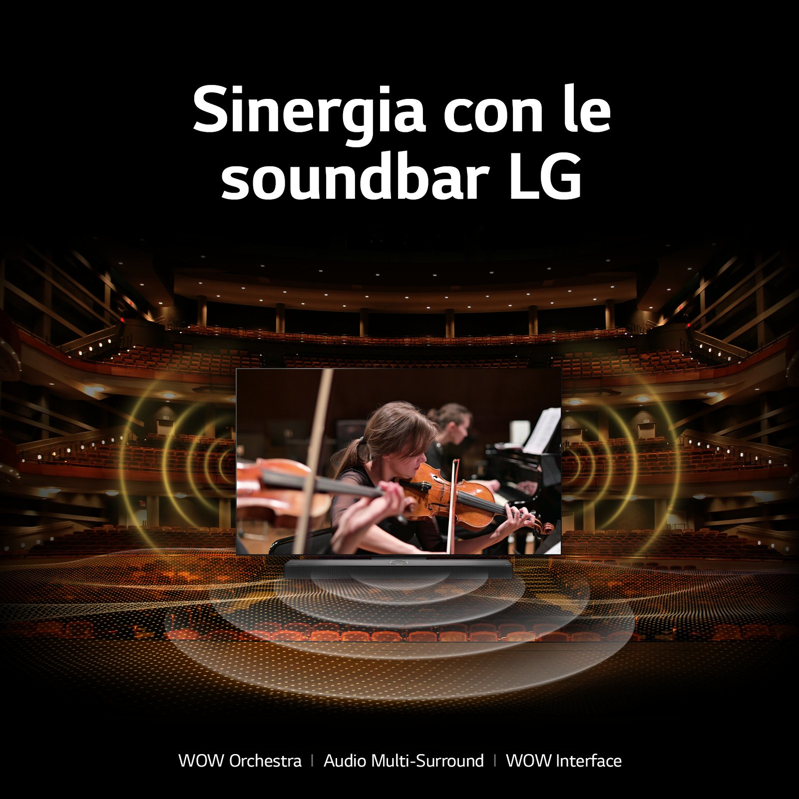 Scena z muzykami i ekranem wyświetlającym występ, z tekstem.