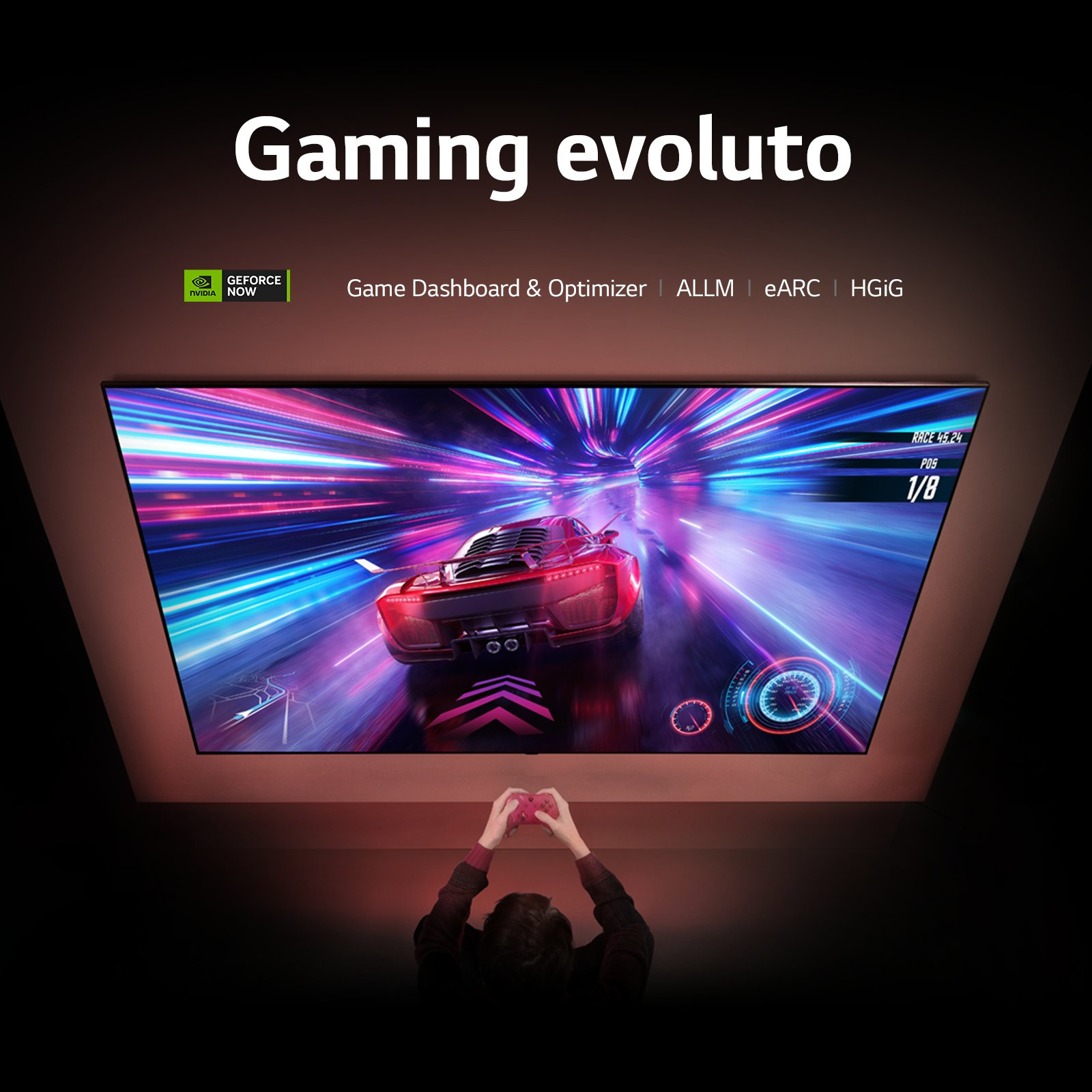 Ekran telewizora z sceną wyścigu samochodowego. Tekst u góry: 'Gaming evoluto'.