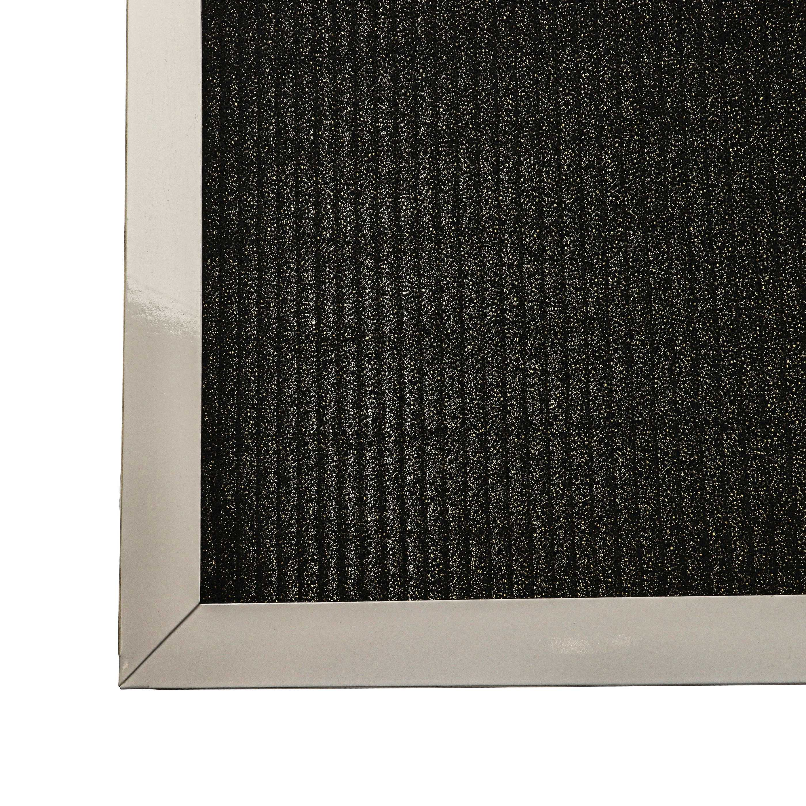 Nahaufnahme eines schwarzen und silbernen Metallfilters mit strukturierter, geriffelter Oberfläche in einem silbernen Rahmen.