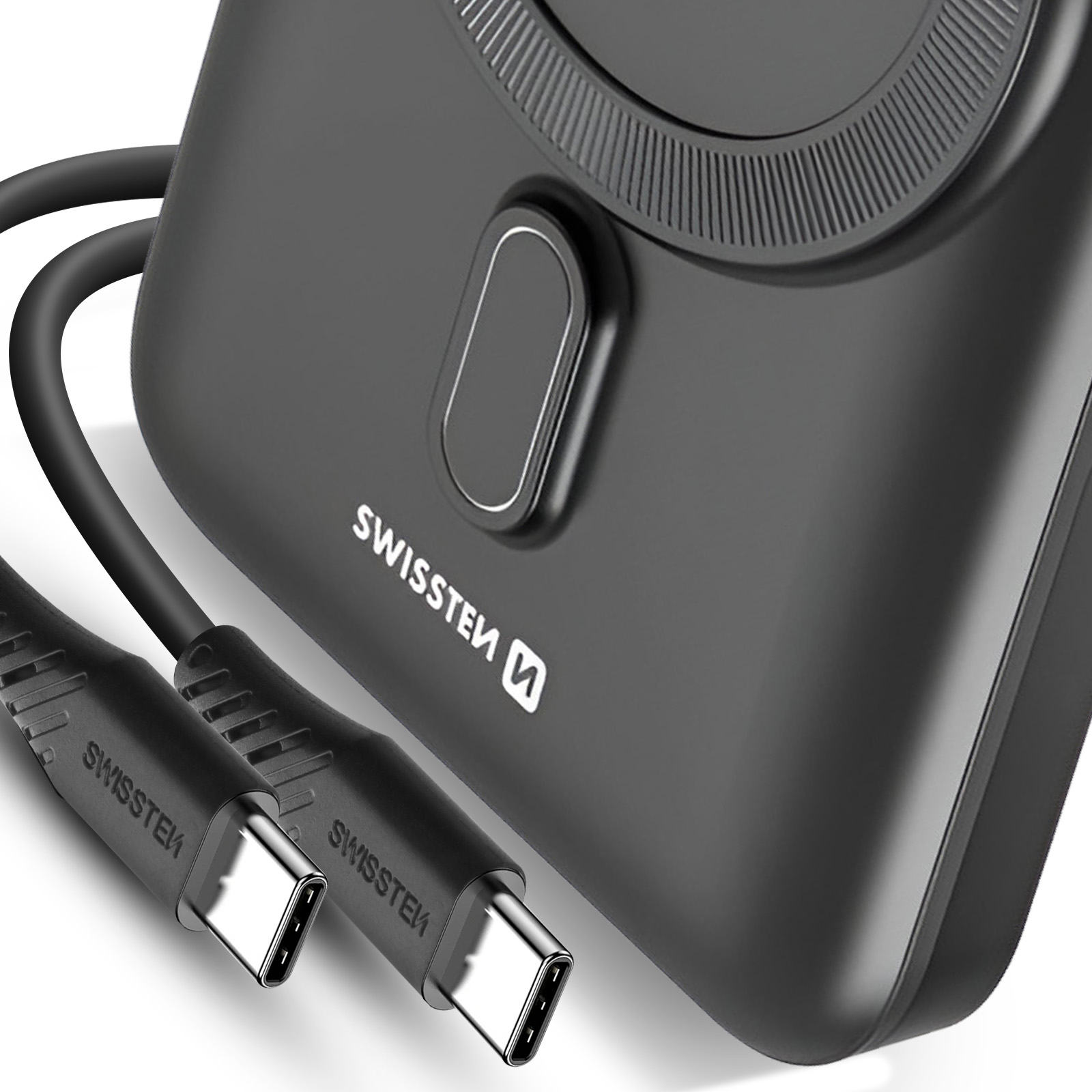 Eine schwarze Powerbank mit zwei angeschlossenen USB-C-Kabeln, Marke 'SWISSTEN'.