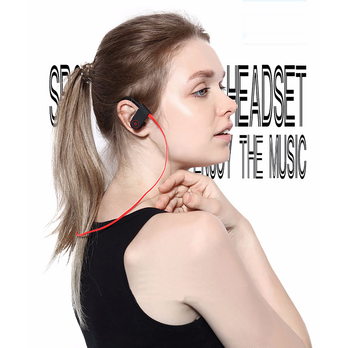 Frau mit schwarzem Oberteil, Pferdeschwanz und Headset mit rotem Kabel. Hintergrundtext: Sport-Headset, Genieße die Musik.