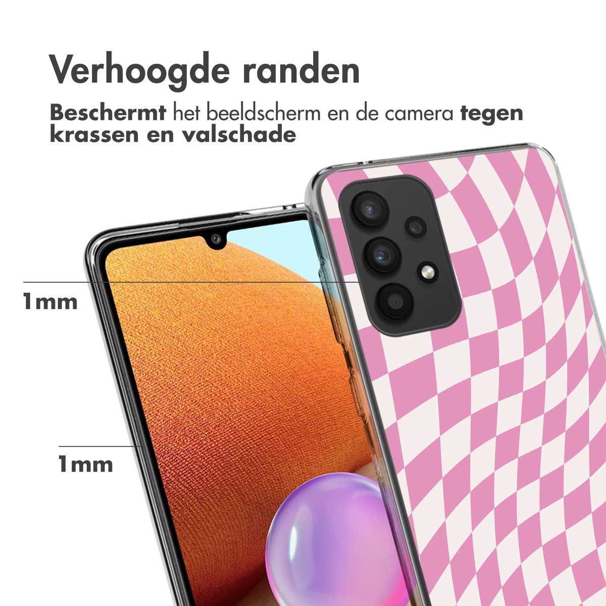 Coque de téléphone avec motif à carreaux roses et blancs, vue latérale avec bords surélevés.