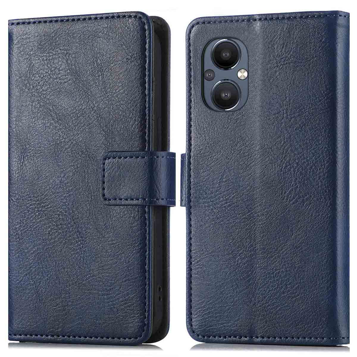 Blauwe leren telefoonhoes, open en dicht. Heeft een magnetische sluiting en stiksels.