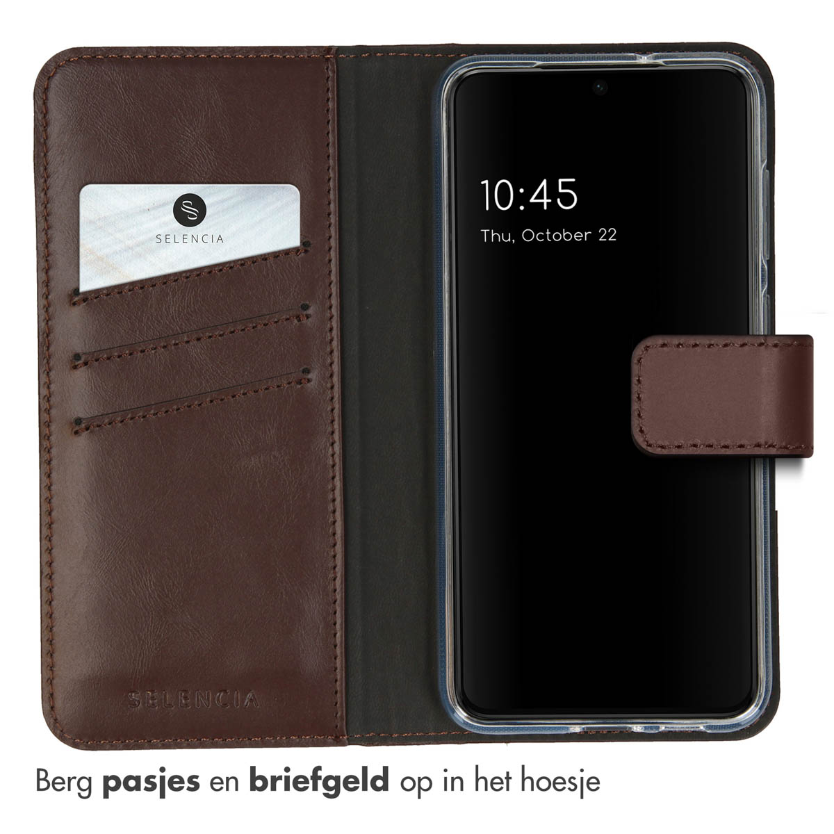 Een bruine telefoonhoes met kaartsleuven en een telefoon met de tijd 10:45 op het scherm.