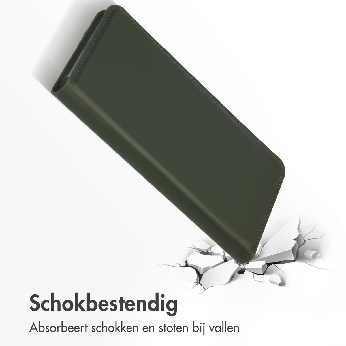 Une coque de téléphone vert olive est appuyée contre un fond blanc. La coque semble tomber.