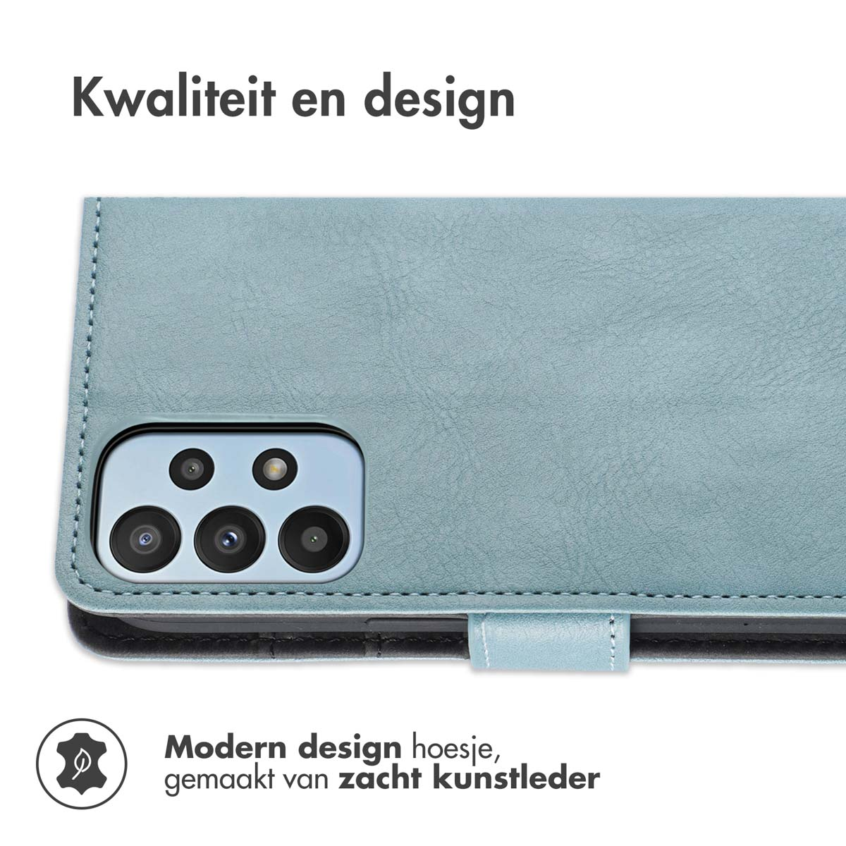Blauwe telefoonhoes, open, met telefoon en camera. De hoes is leerachtig en heeft stiksels.