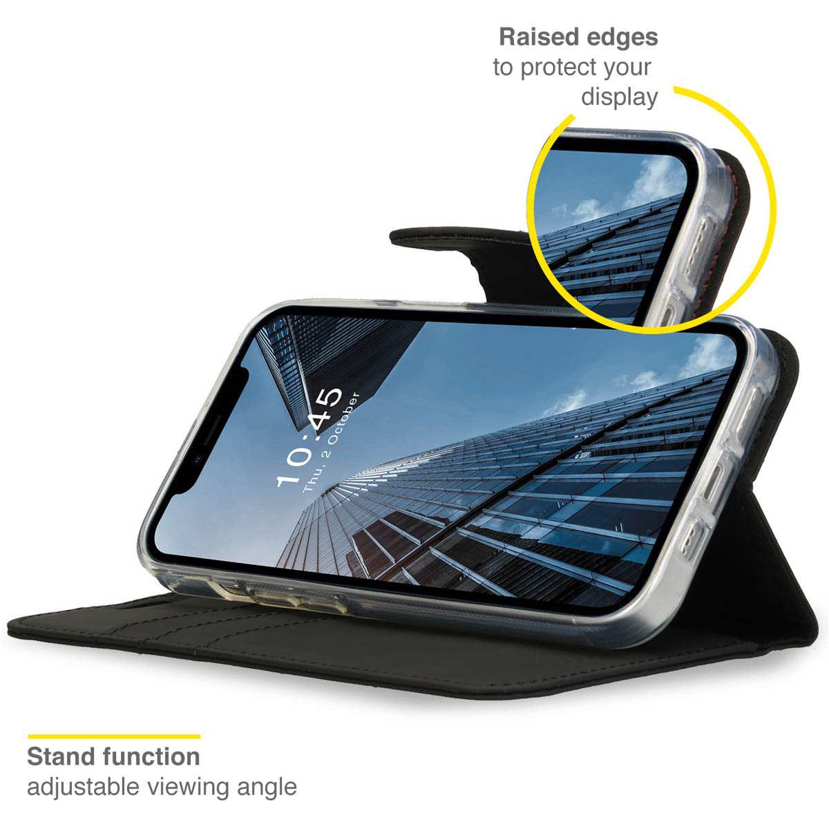 Een telefoon met een doorzichtige hoes wordt getoond in een zwarte hoes met standfunctie. Het scherm toont een gebouw en de tijd.