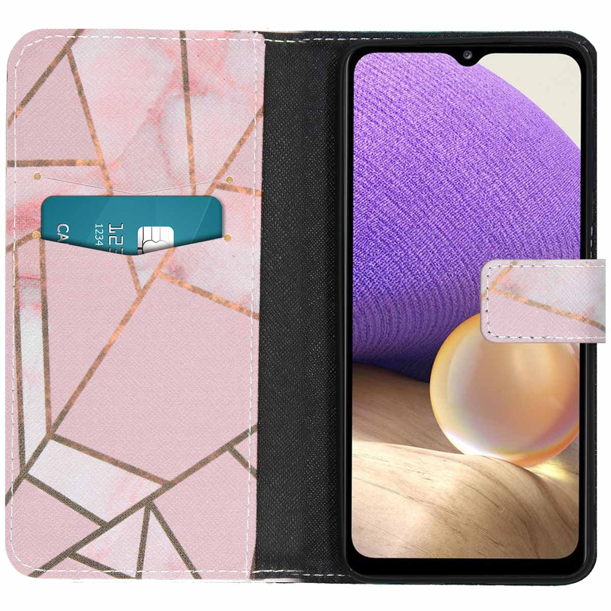 Een telefoonhoesje met een roze marmerontwerp en gouden geometrische lijnen, met een kaart en een telefoon.