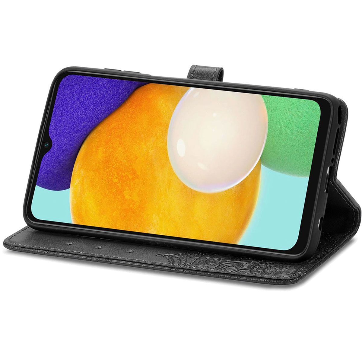 Zwarte telefoonhoes, open. Telefoon staat, met oranje en witte inhoud.
