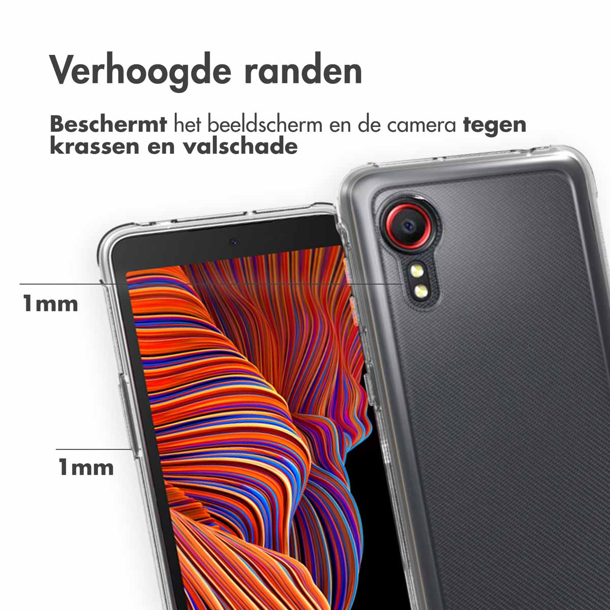 Telefoon met doorzichtige hoes. Verhoogde randen van de hoes beschermen het scherm en de camera. 1 mm metingen getoond.