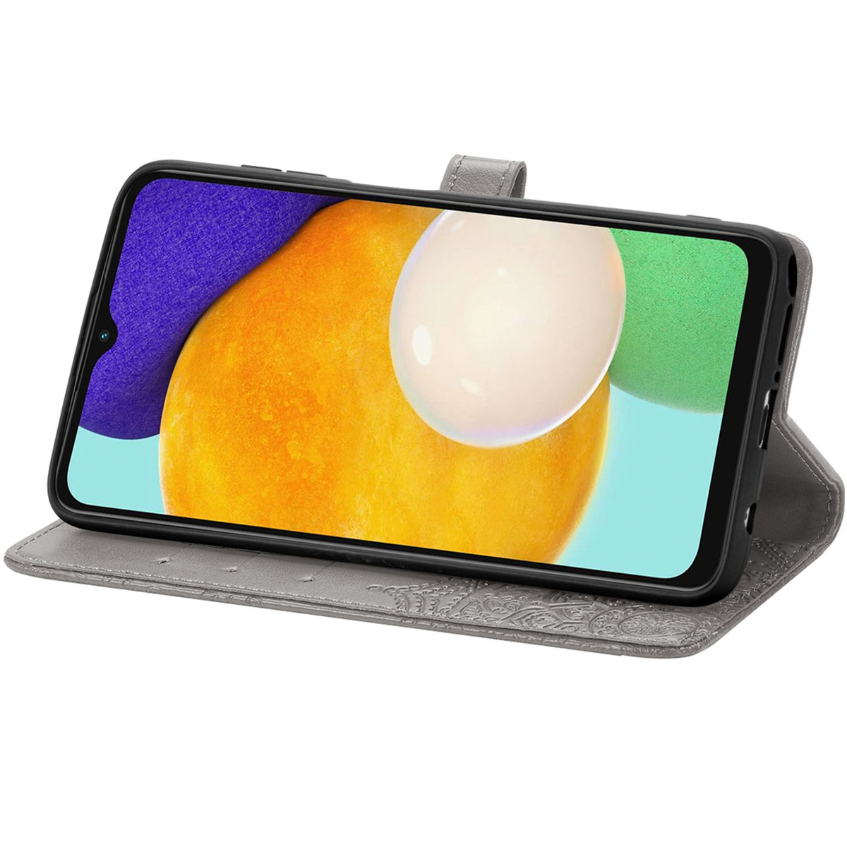 Telefoon in een grijze hoes, open, met het scherm zichtbaar. De hoes ondersteunt de telefoon.