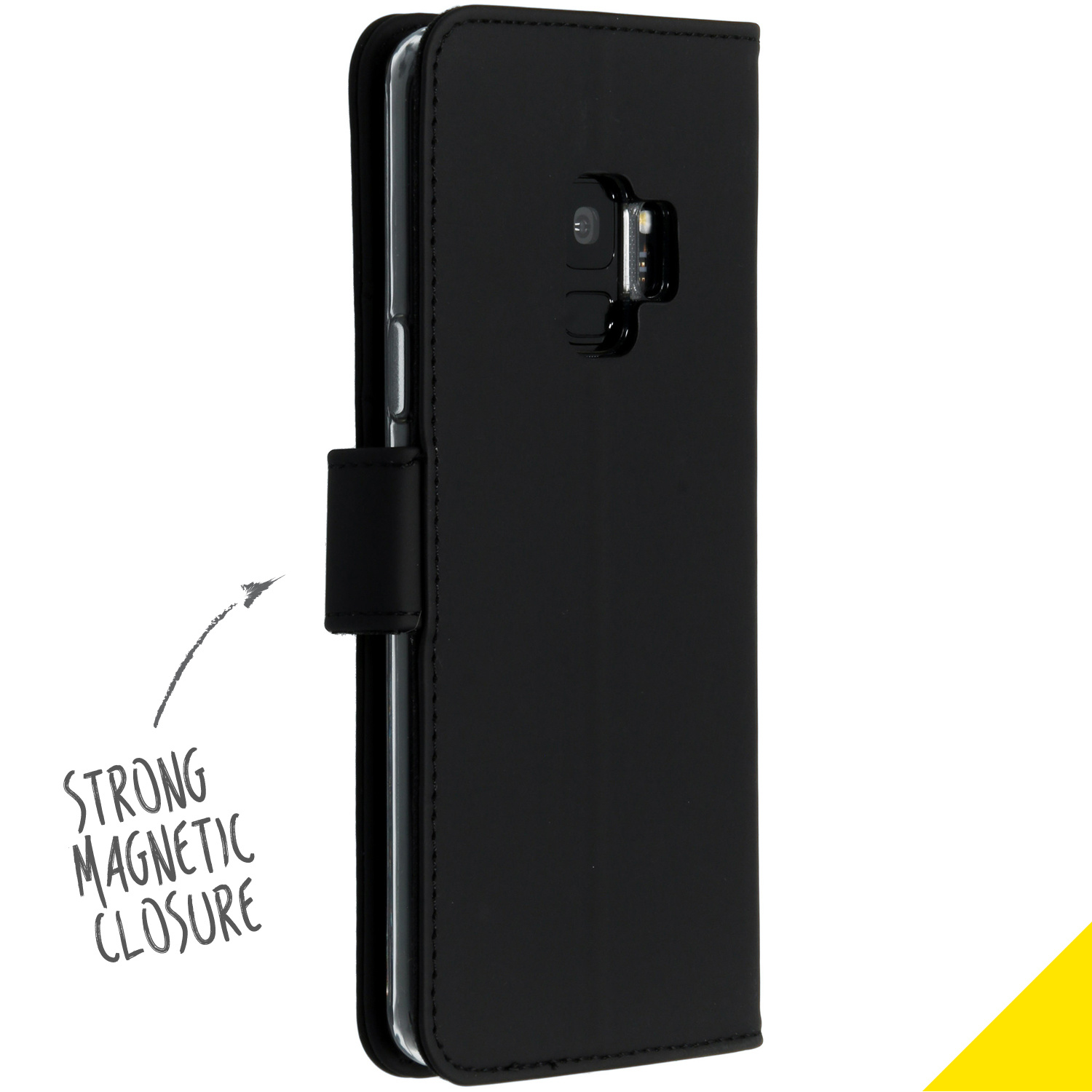 Zwarte telefoonhoes met magnetische sluiting. Pijl wijst naar de sluiting, met 'sterke magnetische sluiting'.