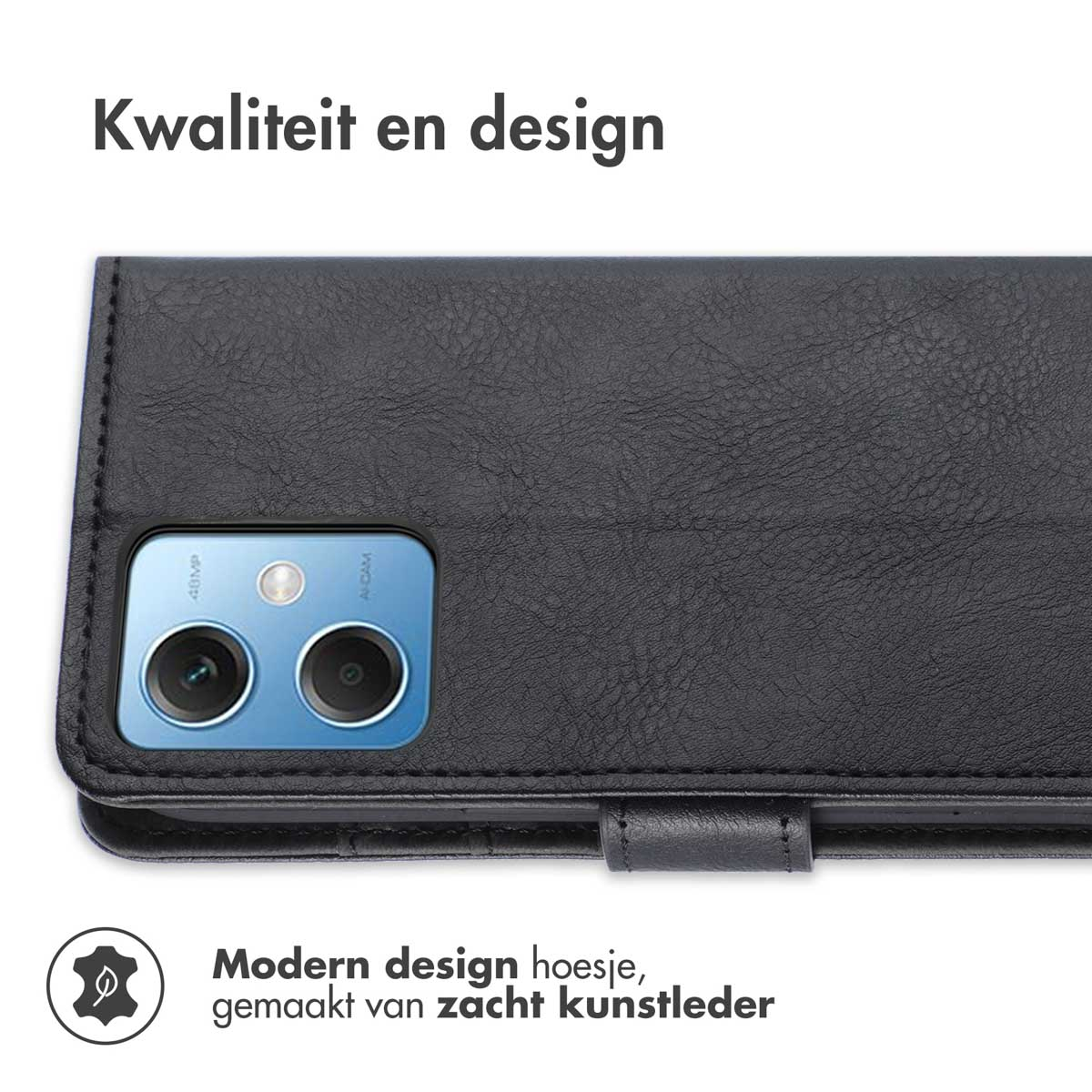Close-up van een zwarte telefoonhoes met zichtbare camera. De hoes is gemaakt van zacht kunstleer.