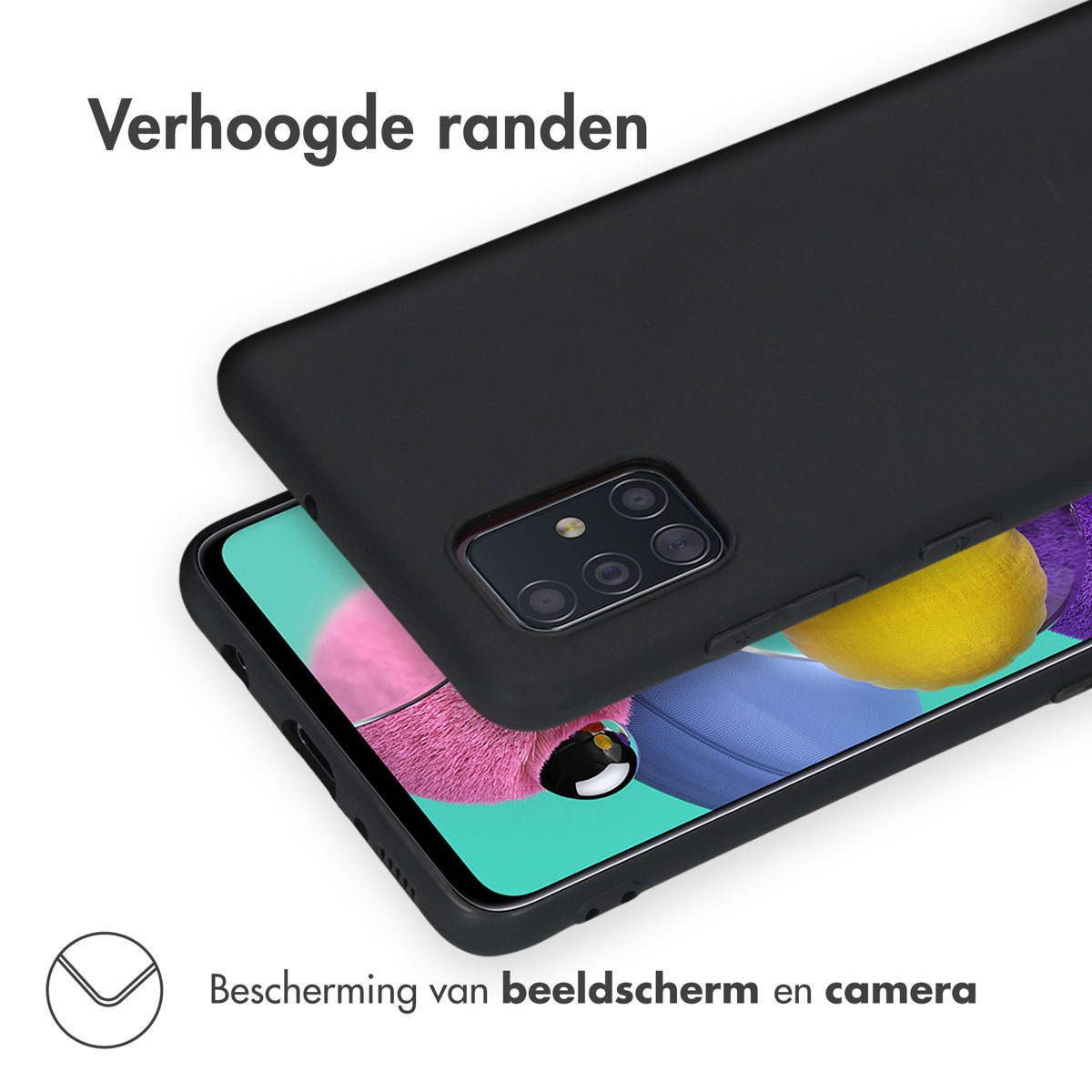 Zwarte telefoonhoes over een telefoon, toont het camera gebied.