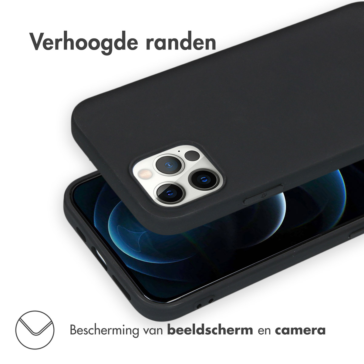Zwarte telefoonhoes op een telefoon. De hoes beschermt het scherm en de camera.