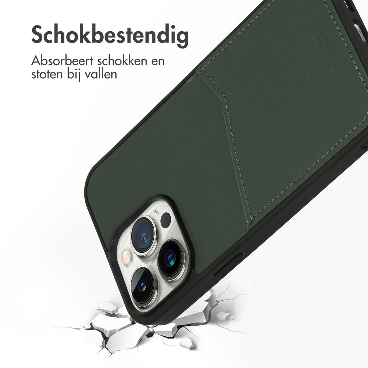 Coque de téléphone verte avec fente pour carte, montrant une surface fissurée. Texte néerlandais 'Antichoc'.