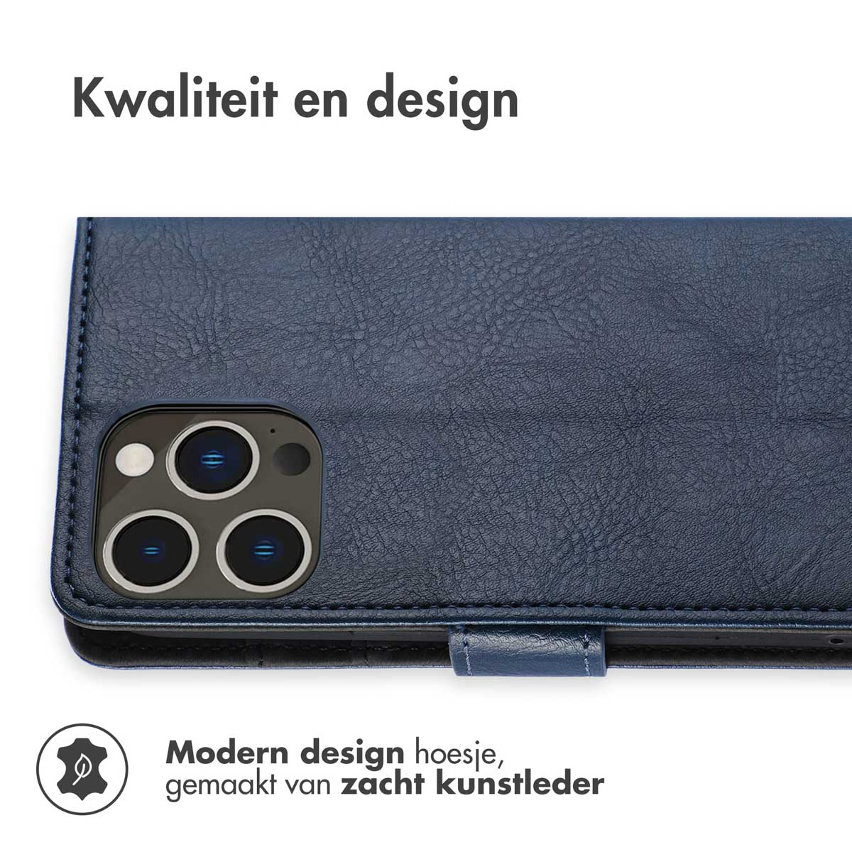 Funda de teléfono azul oscuro con tres agujeros para la cámara. El teléfono está en la funda.