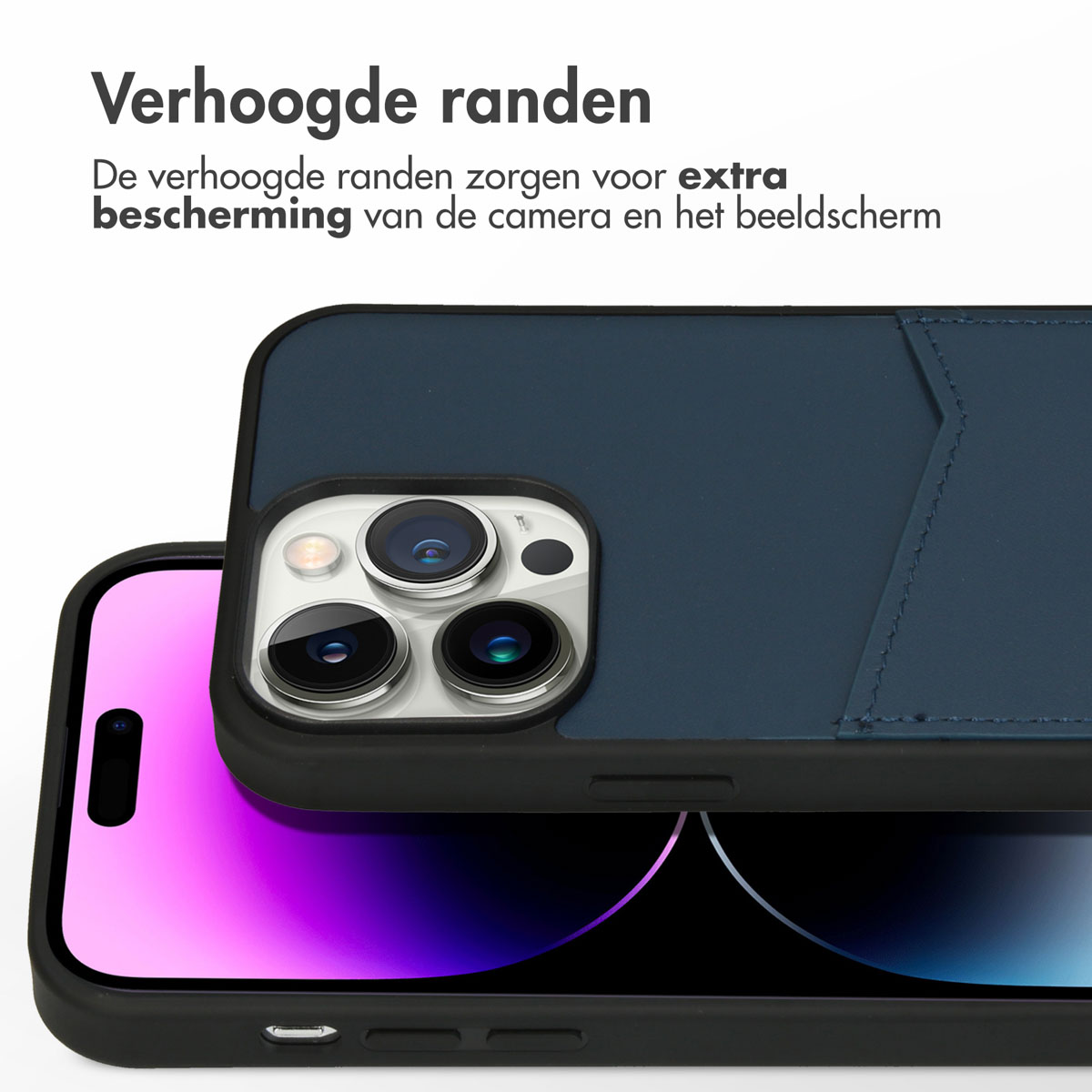 Téléphone dans un étui bleu foncé. L'étui protège l'écran et la caméra.
