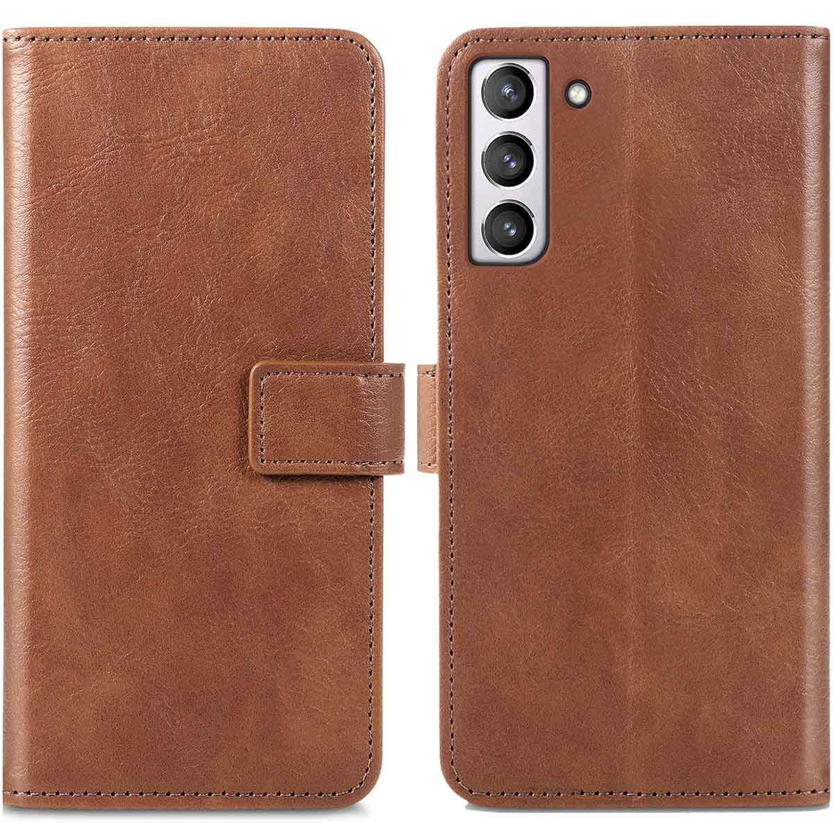 Bruine leren telefoonhoes open, met een telefoon, kaarten en geld. Drie camera's op de telefoon.