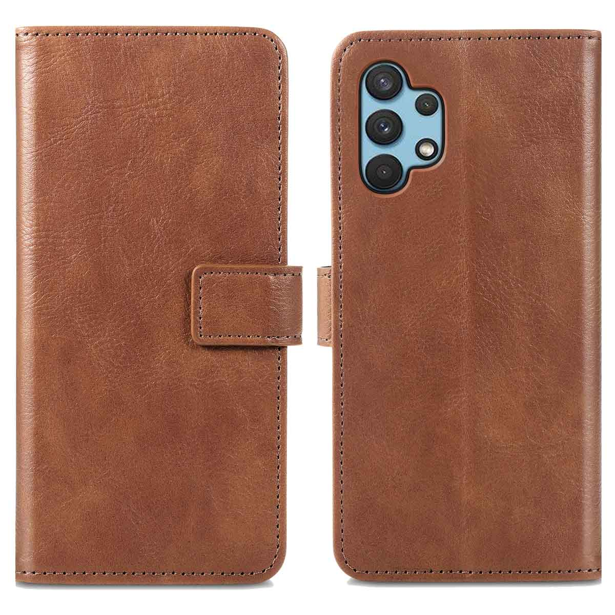 Bruin telefoonhoesje, open om de telefoon te laten zien. De hoes heeft een magnetische sluiting.