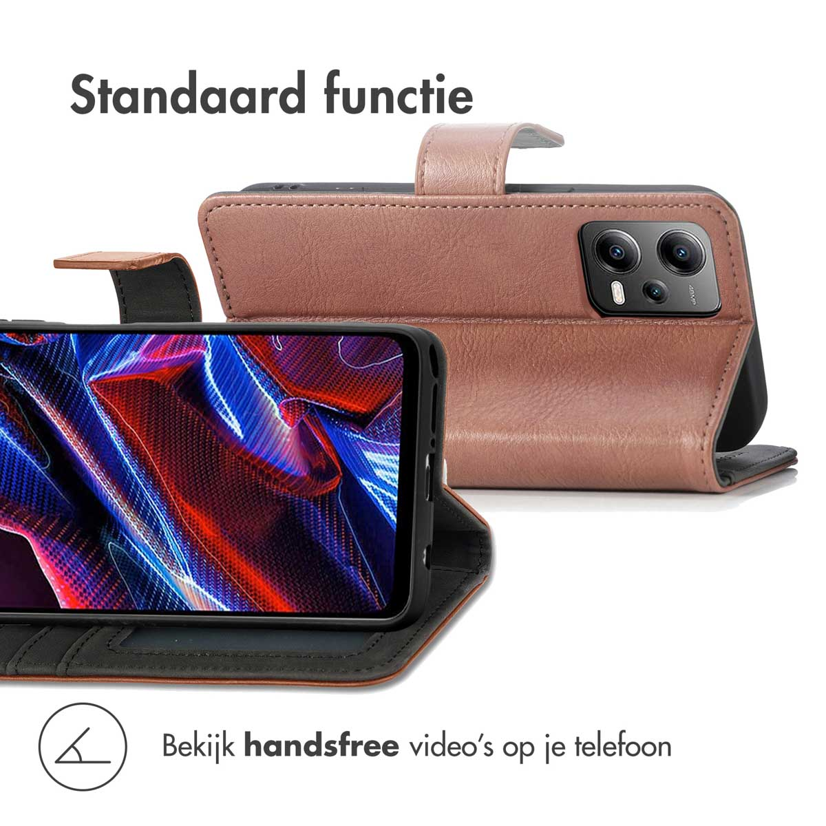 Un étui de téléphone marron avec un téléphone à l'intérieur. Le téléphone est sur une surface blanche.