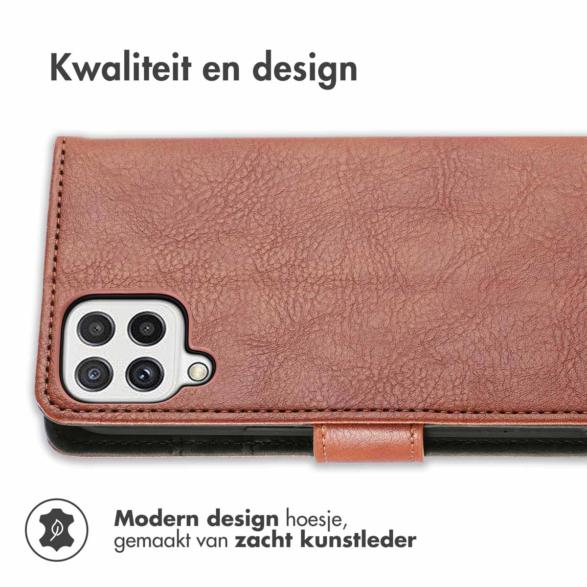 Bruine leren telefoonhoes met telefoon, camera zichtbaar. Modern design.