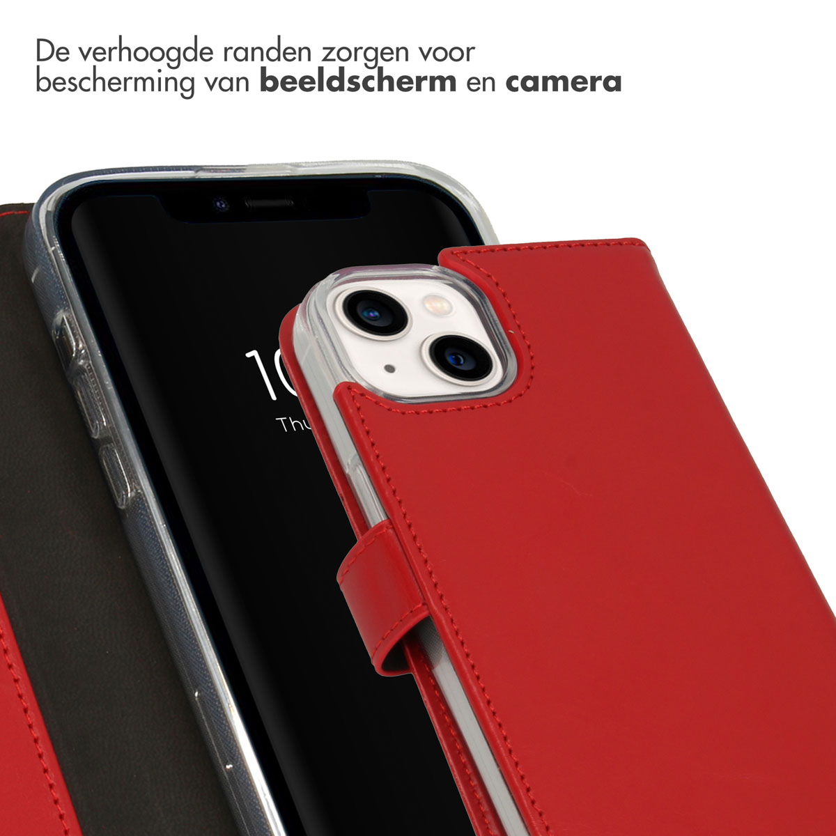 Rode telefoonhoes, telefoon erin. Zwart-witte achtergrond.