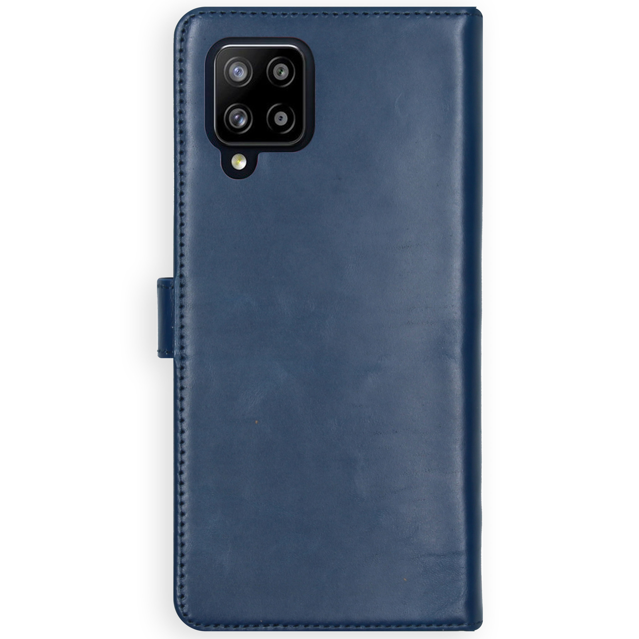 Étui de téléphone bleu. L'arrière d'un téléphone avec quatre caméras est visible.