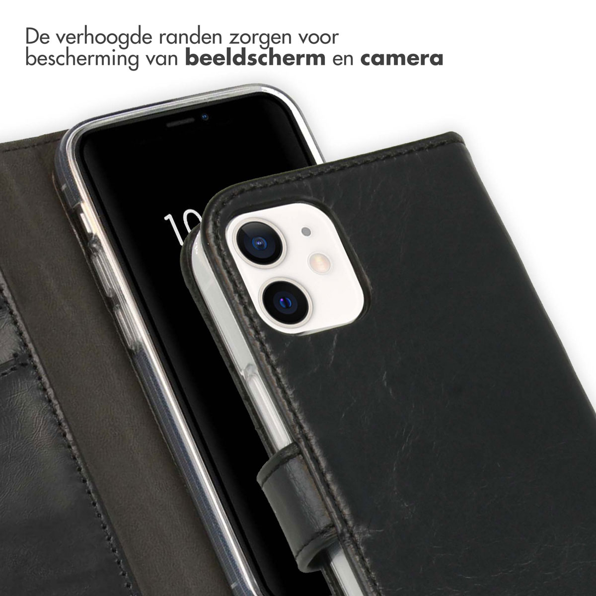 Telefono nero con custodia in pelle nera. Lo schermo mostra la data e l'ora.