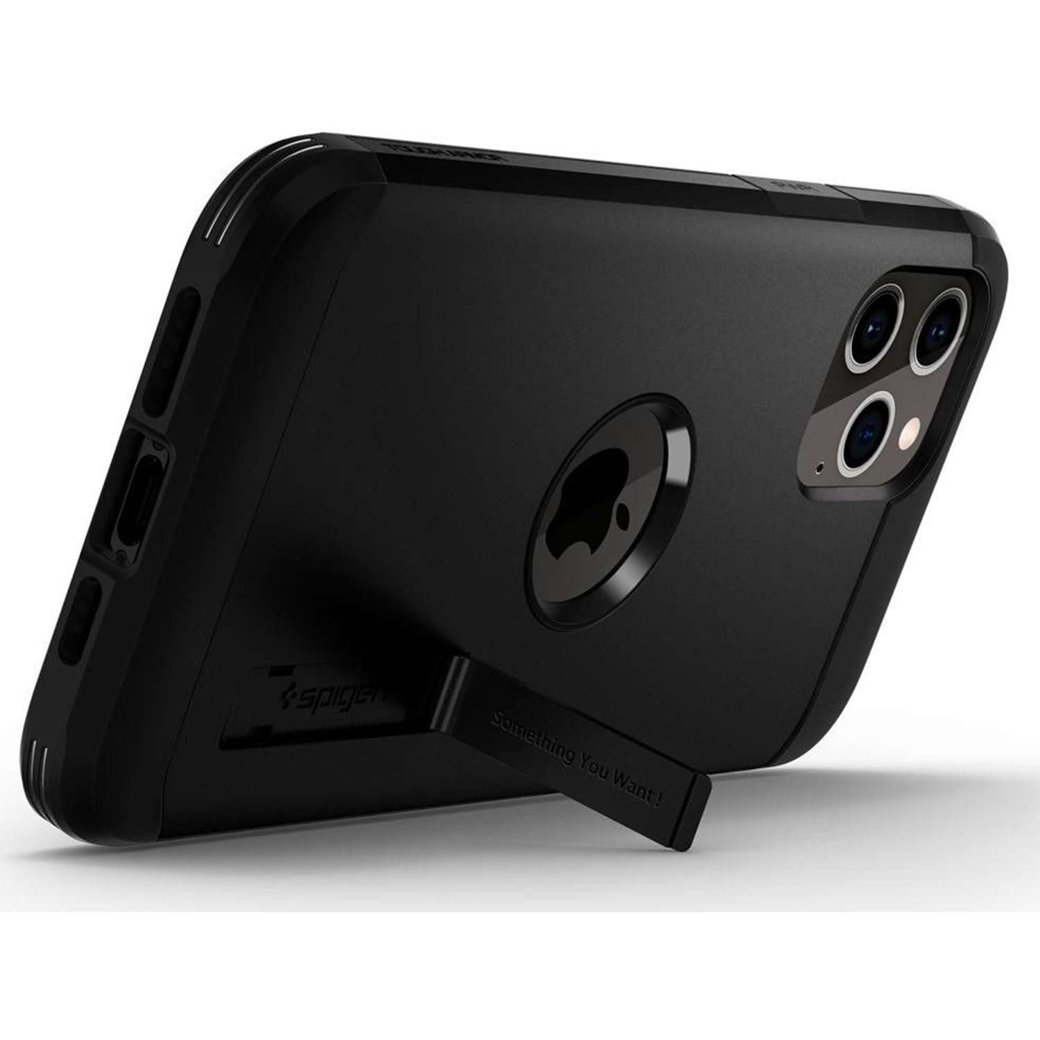 Un iPhone 11 nero in una custodia nera con un cavalletto, visto da dietro e di lato su uno sfondo bianco.