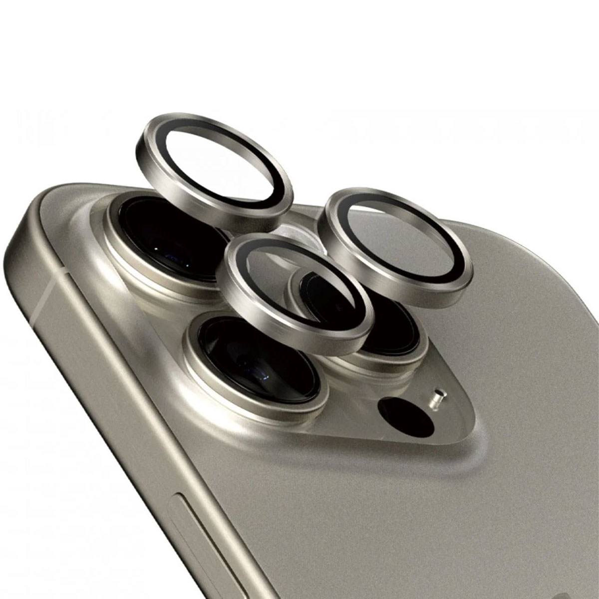 Telefoonlenzen met beschermers. Zilveren beschermers bevinden zich boven de telefoonlenzen.
