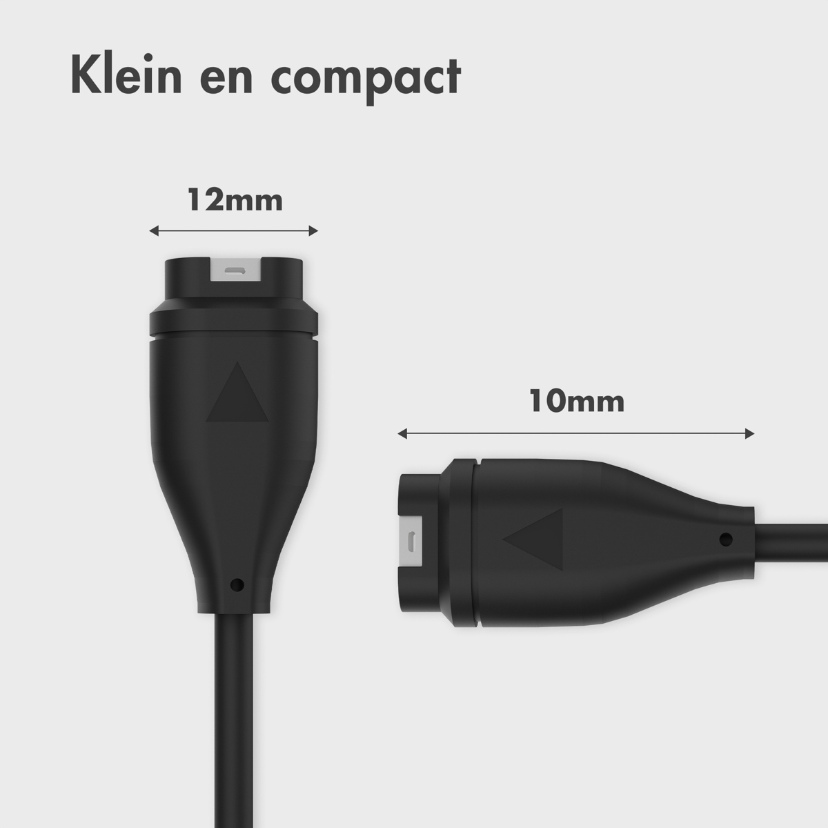 Câble de chargement noir. Deux connecteurs, avec mesures de longueur. Fond blanc.