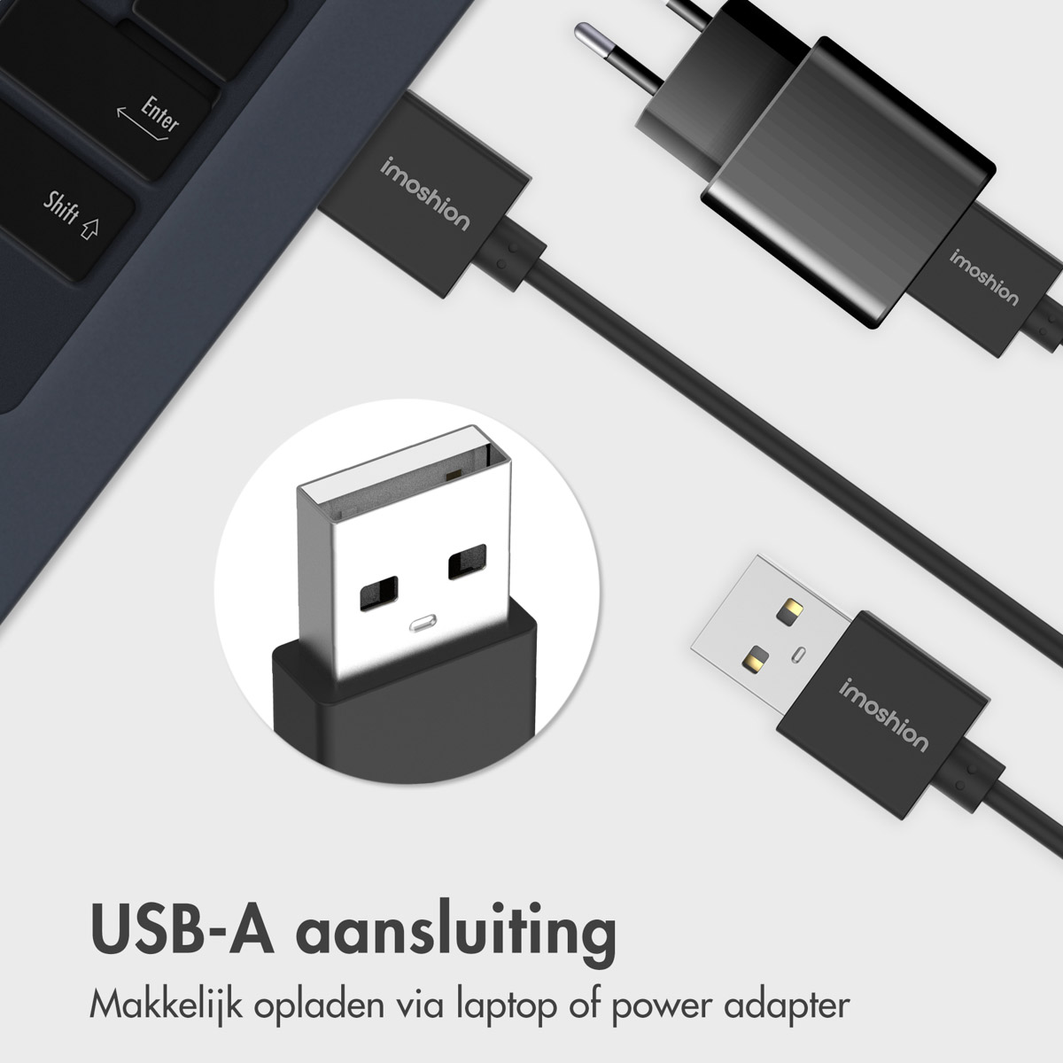 Connecteur USB-A branché sur un ordinateur portable, avec deux autres éléments.