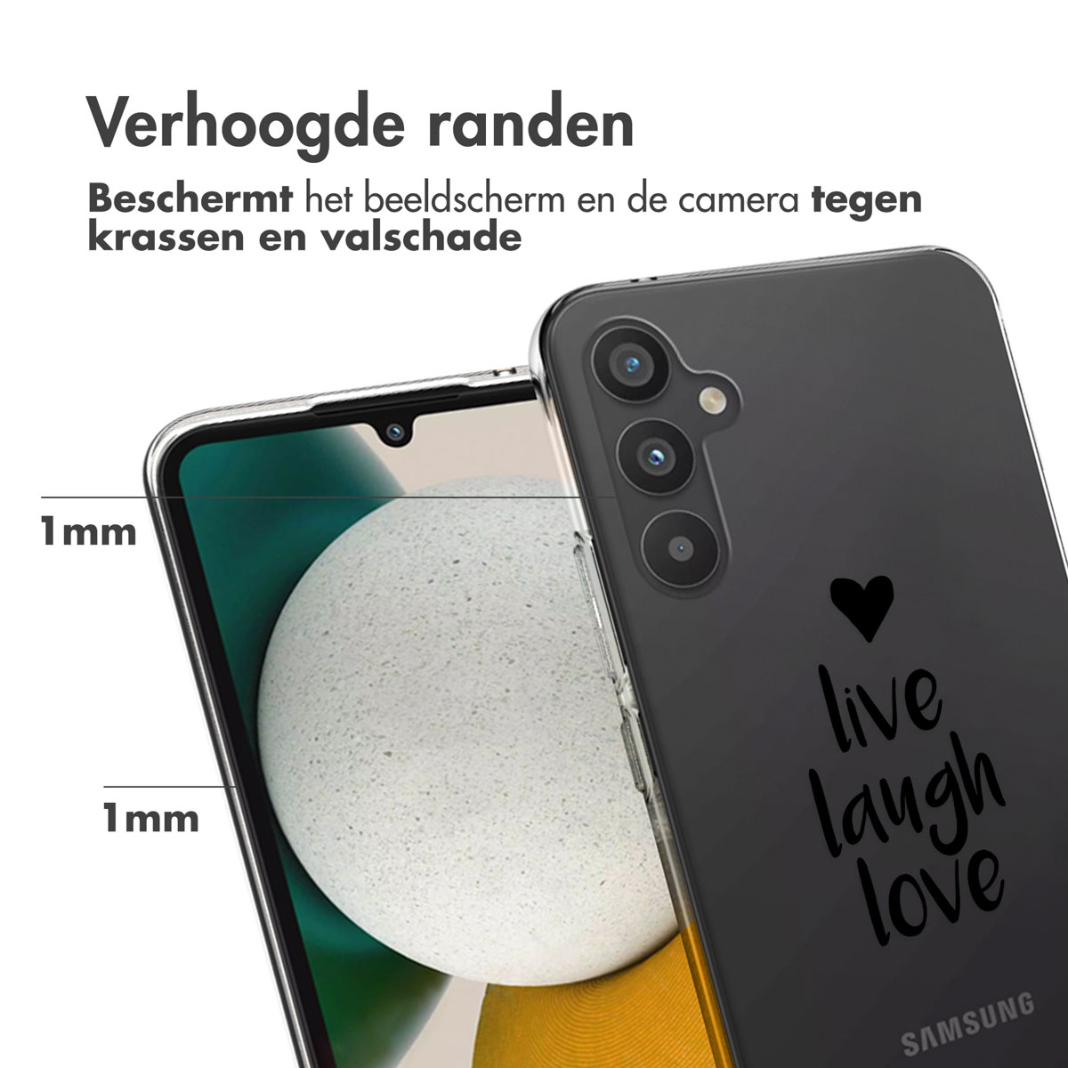 Telefoonhoesje met een zwarte achterkant, met de woorden "live laugh love" en een hart. De hoes zit op een telefoon.