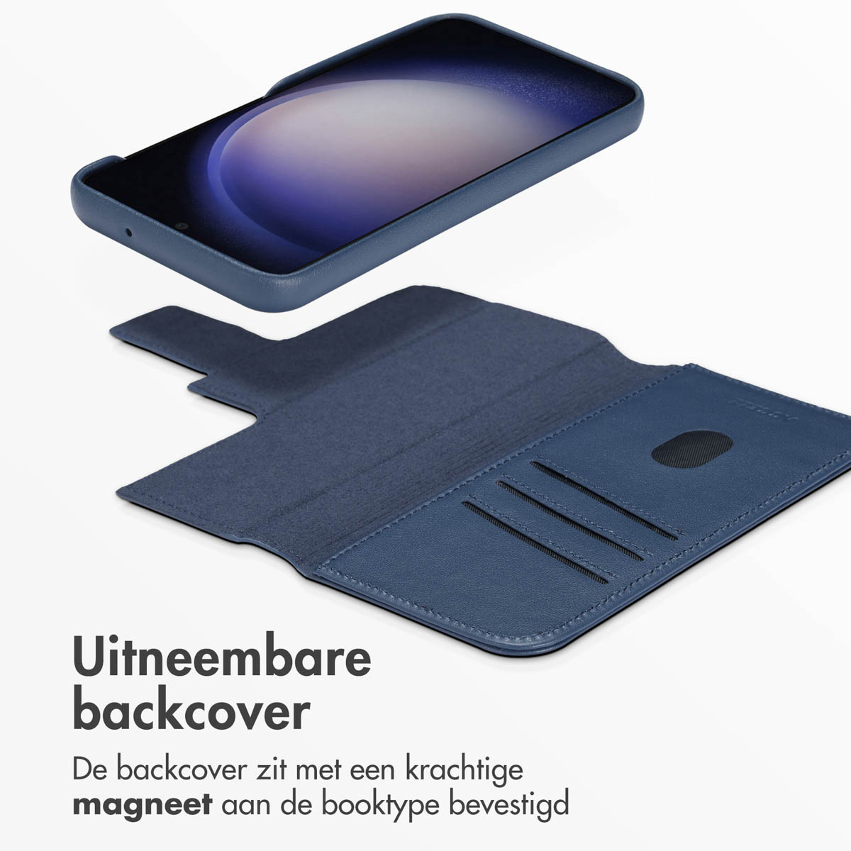 Een blauwe telefoonhoes met een afneembare achterkant en kaartsleuven aan de binnenkant, open.