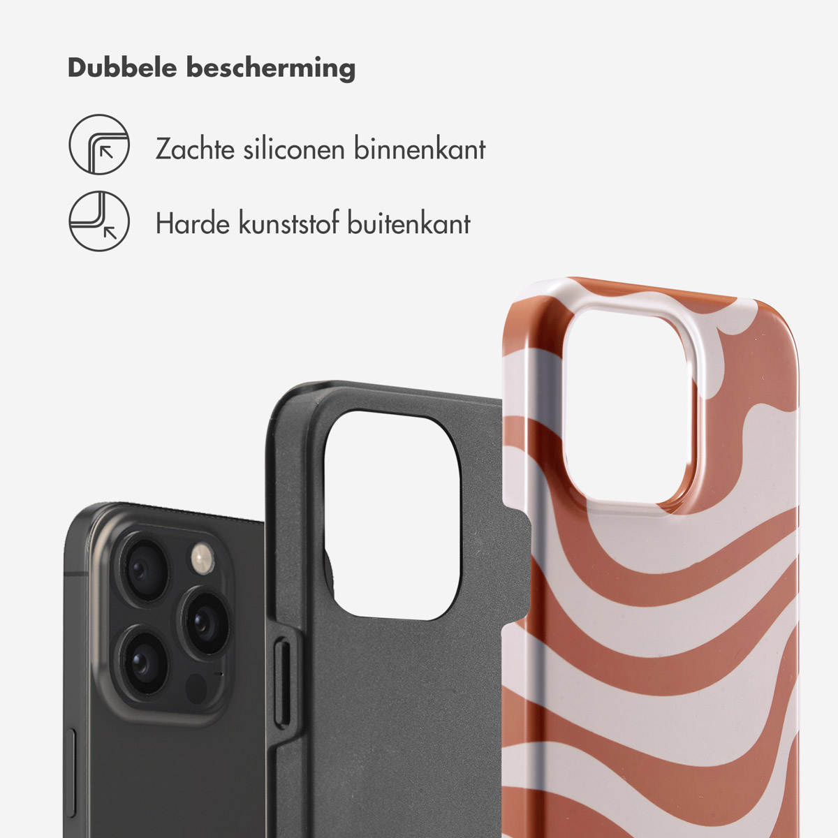 Trois coques de téléphone, une noire, une noire et grise et une à rayures blanches et marron.