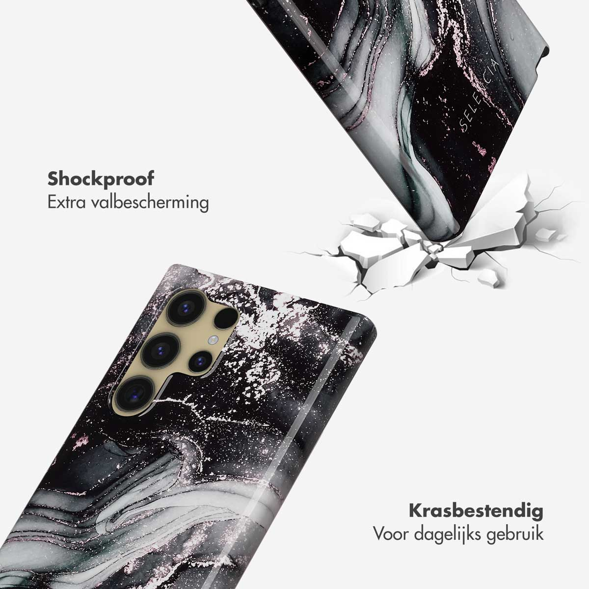 Close-up van een telefoonhoesje, gebarsten oppervlak en een ander hoesje. Zwart, wit en roze marmer design.