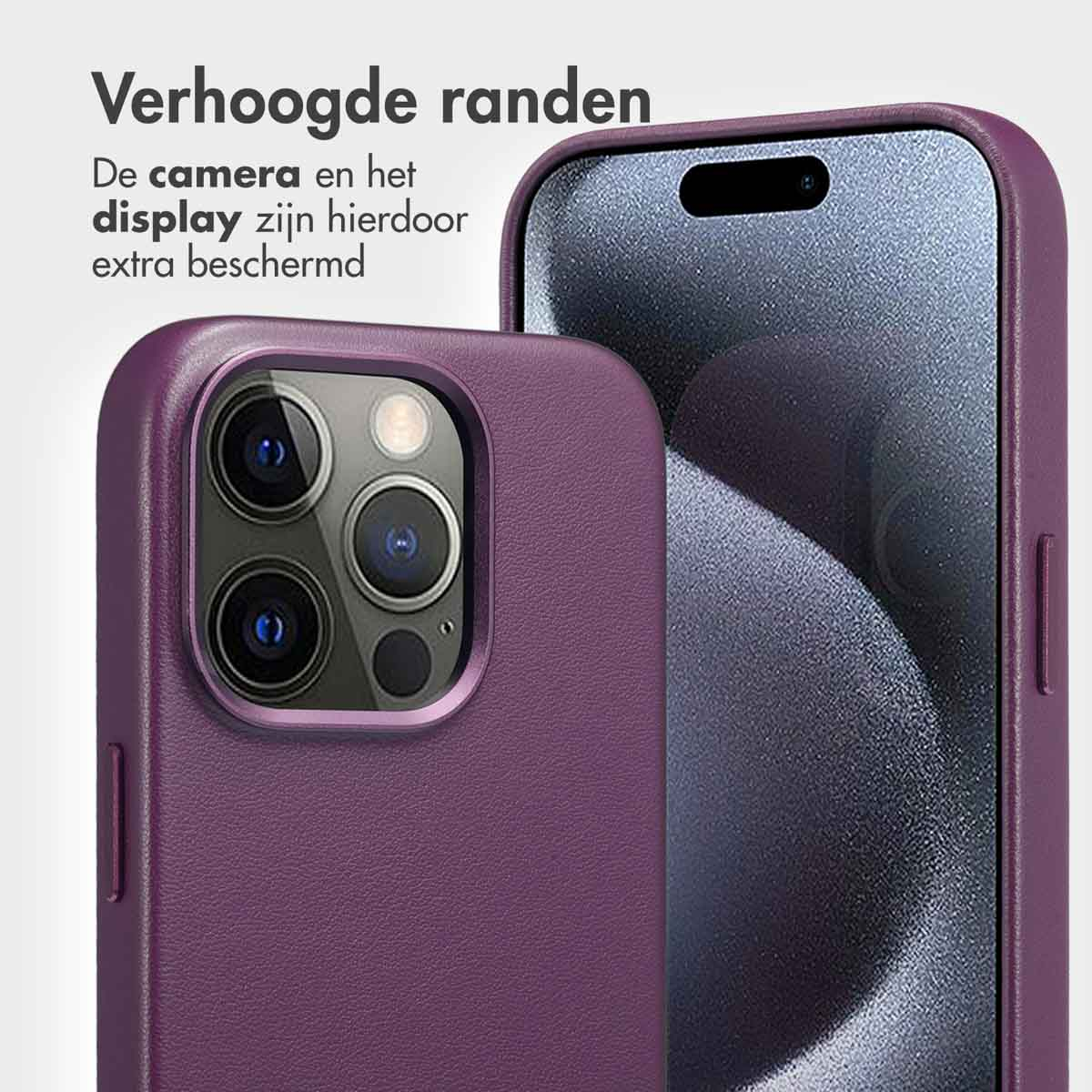 Coque de téléphone violette avec un téléphone. La caméra et l'écran sont visibles.