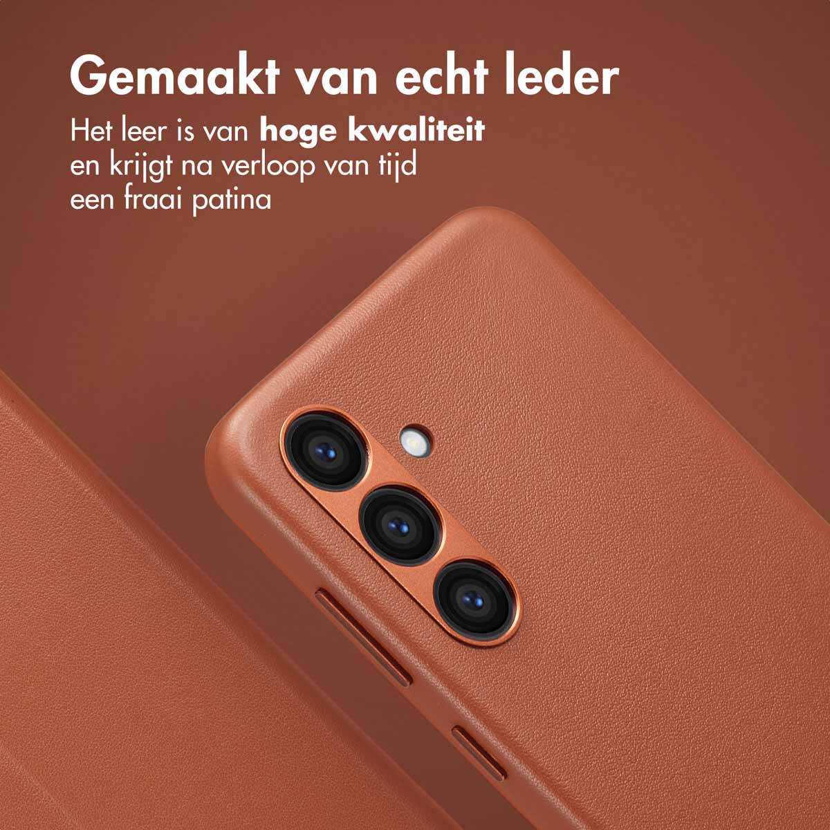 Coque de téléphone marron avec un téléphone. Texte : Fabriqué en cuir véritable. Le cuir est de haute qualité.